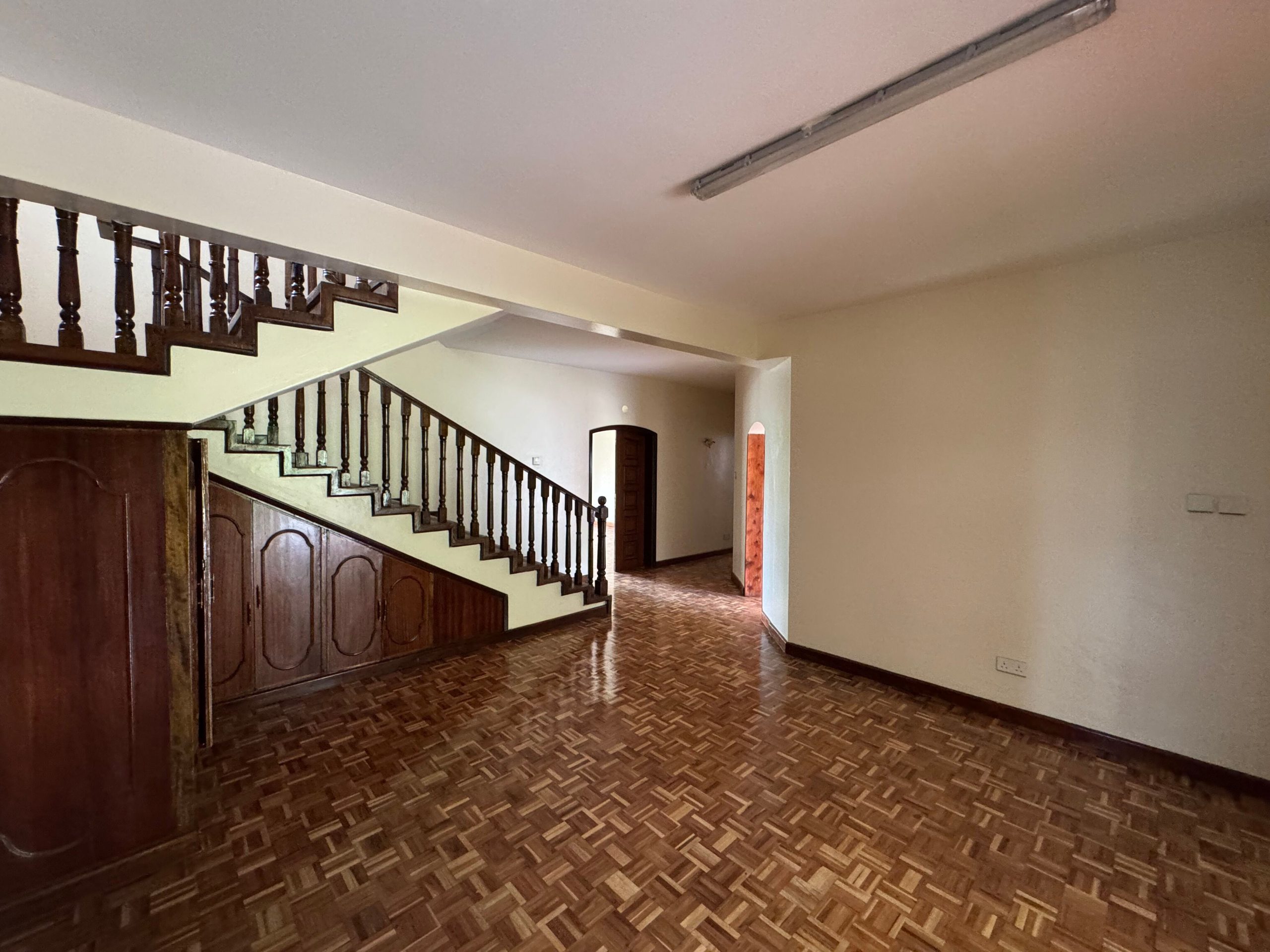5- bedroom ambassadorial residence