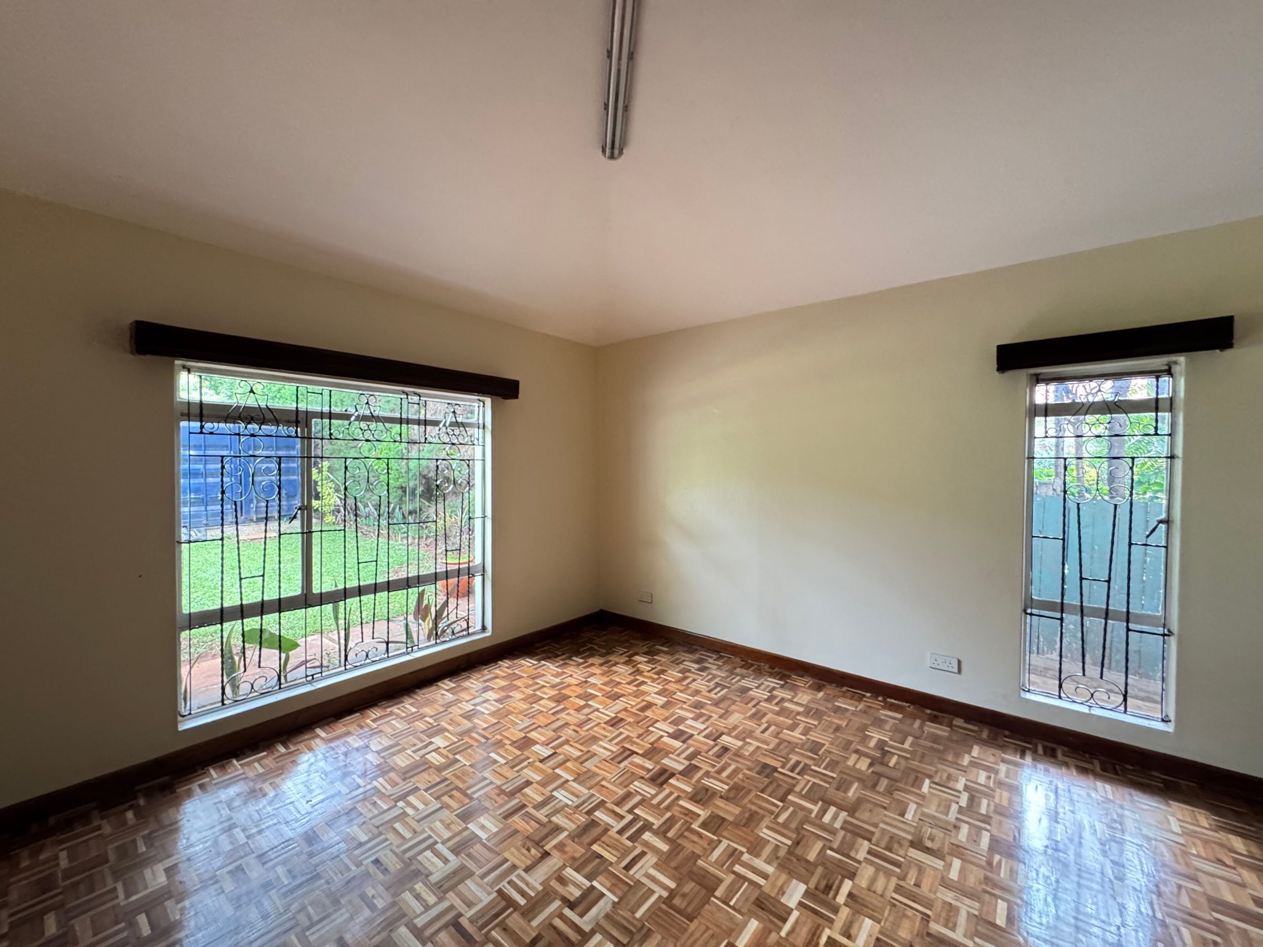 5- bedroom ambassadorial residence