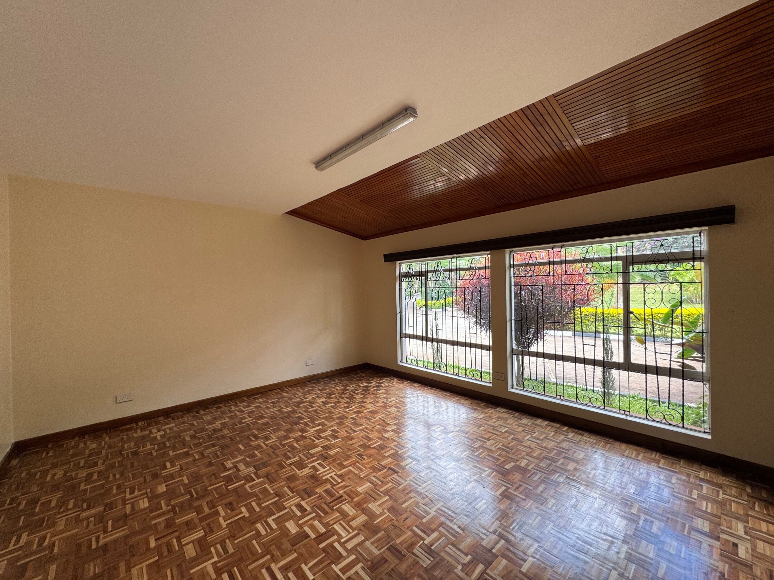 5- bedroom ambassadorial residence