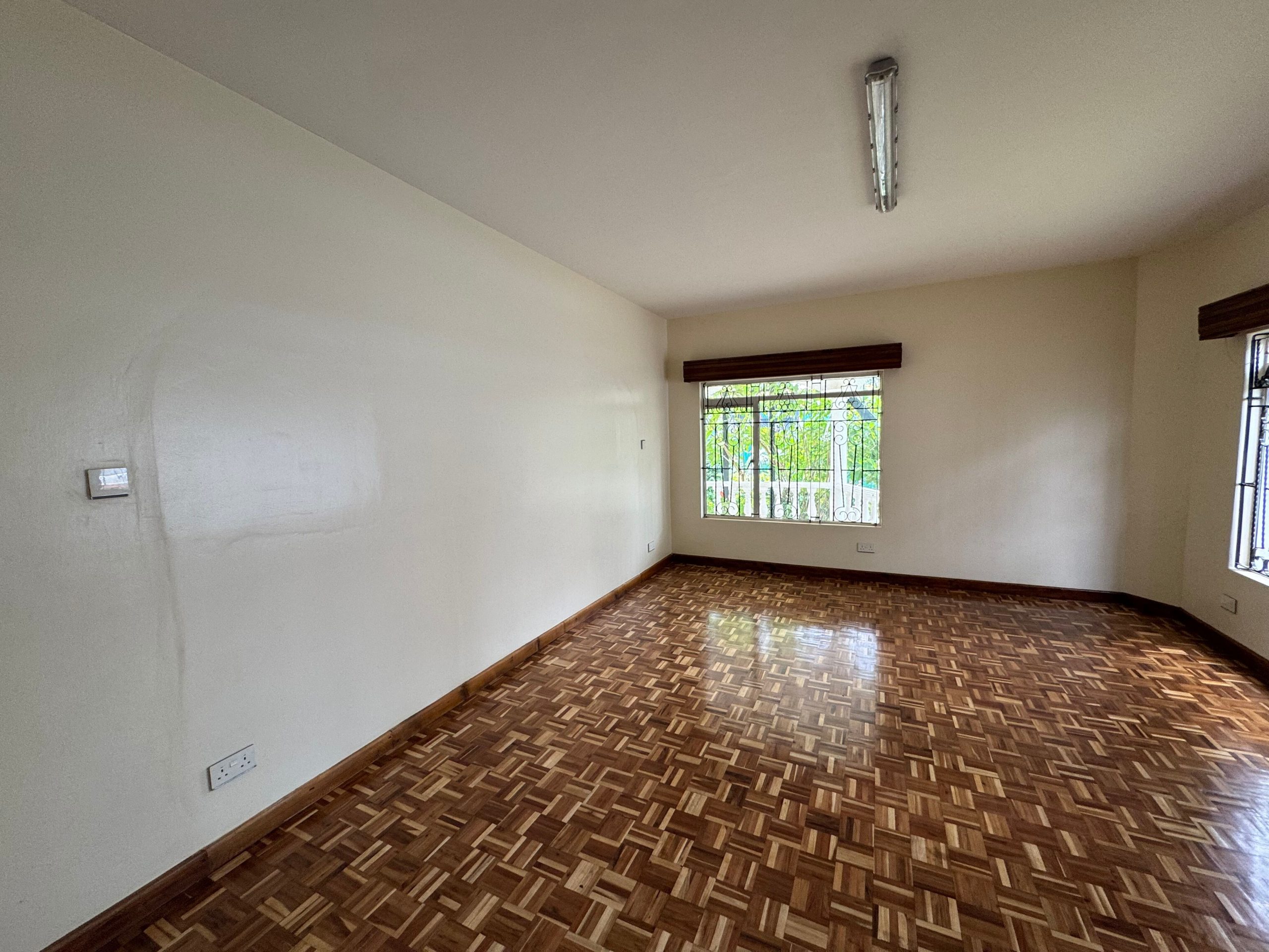 5- bedroom ambassadorial residence