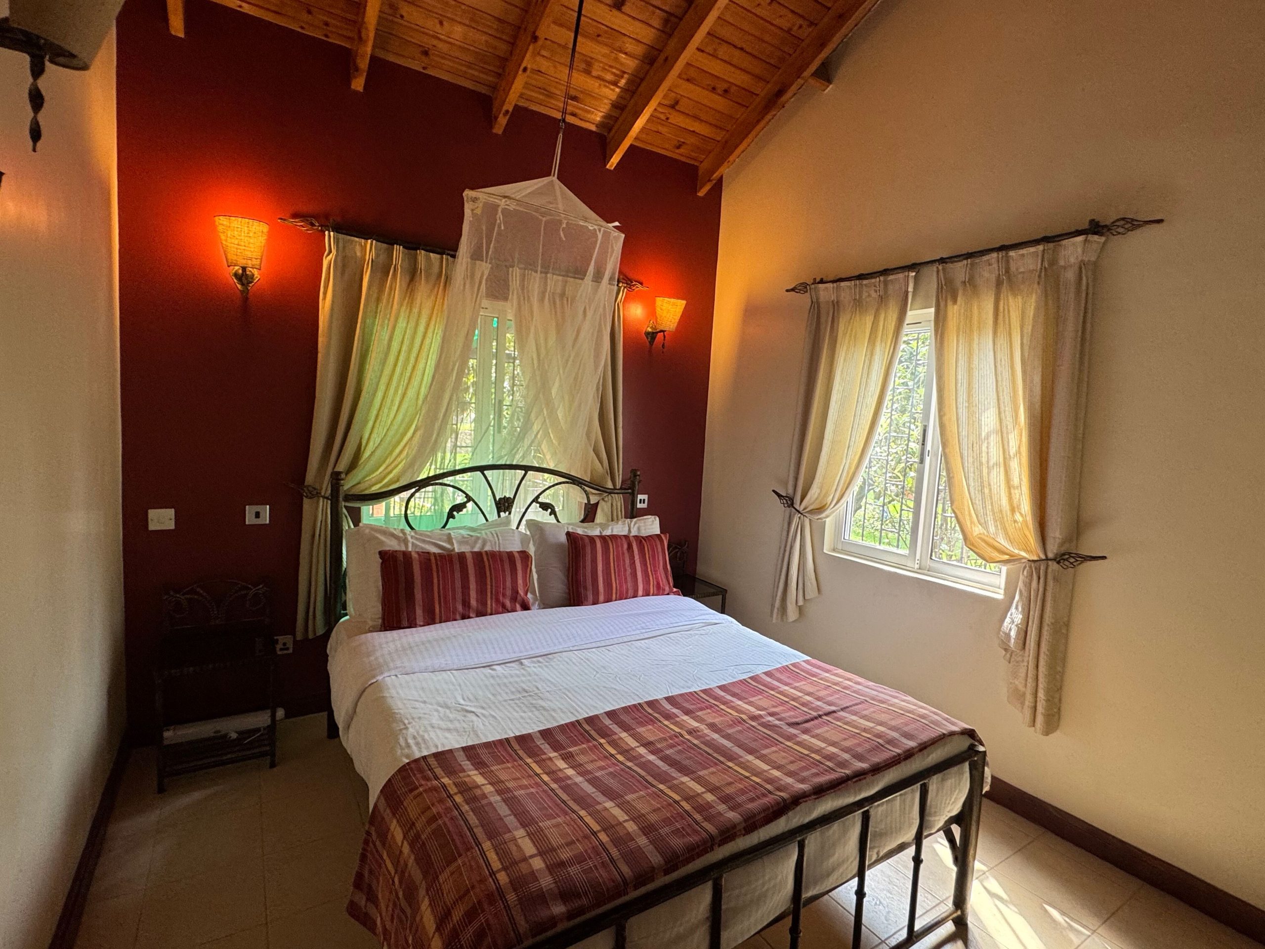 This cozy 2 bedroom furnished cottage located in Runda