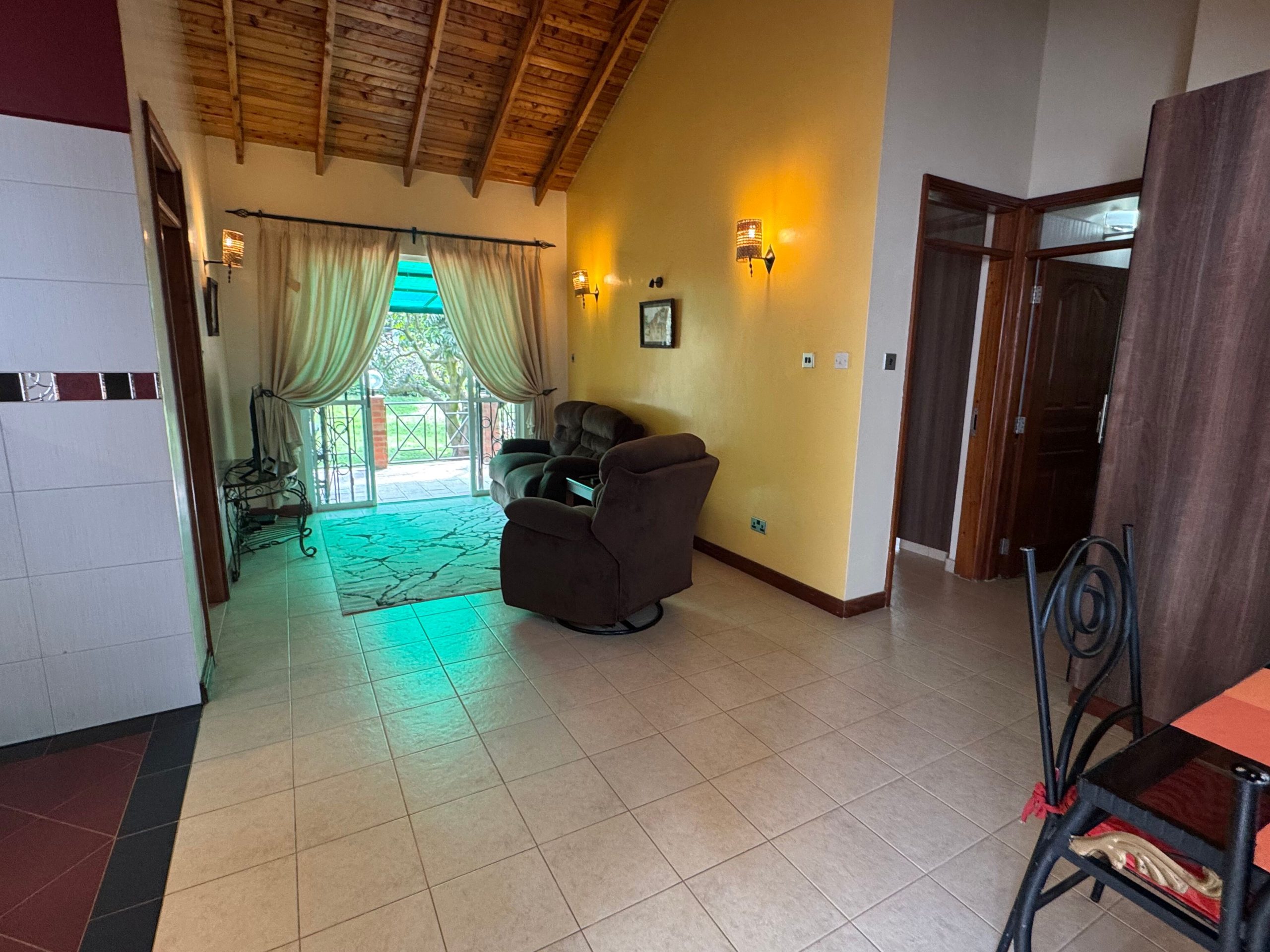 This cozy 2 bedroom furnished cottage located in Runda