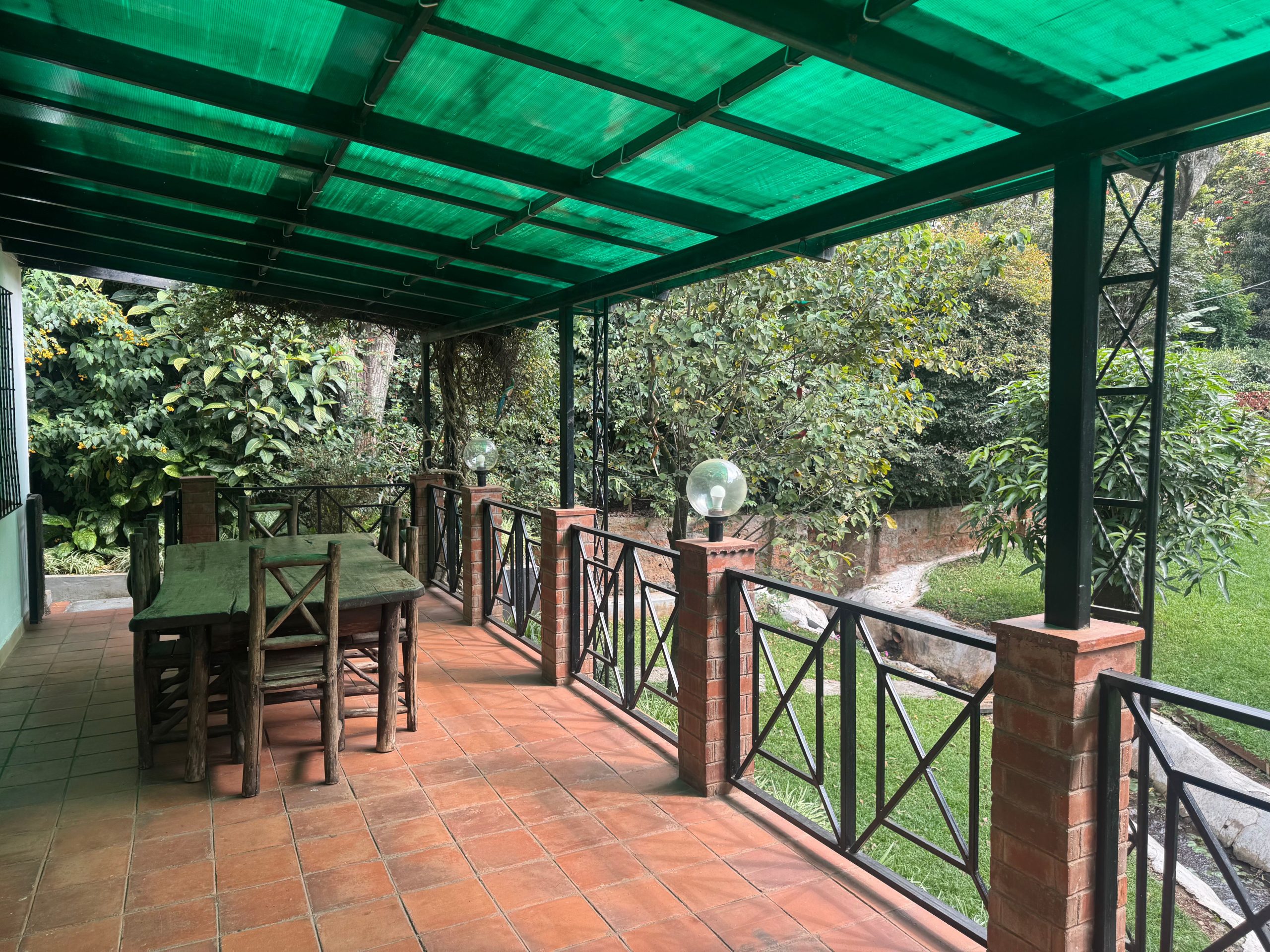 This cozy 2 bedroom furnished cottage located in Runda