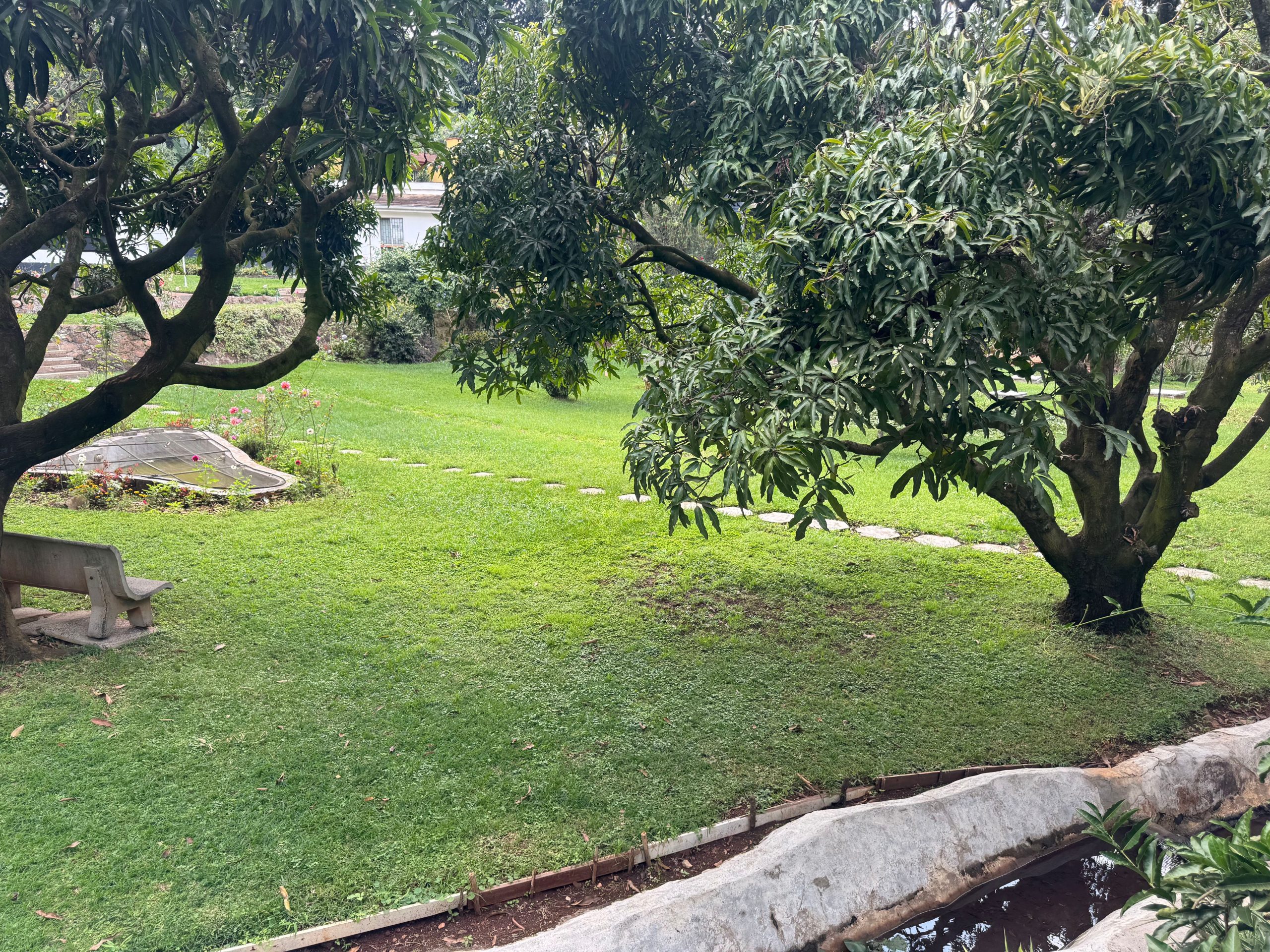 This cozy 2 bedroom furnished cottage located in Runda