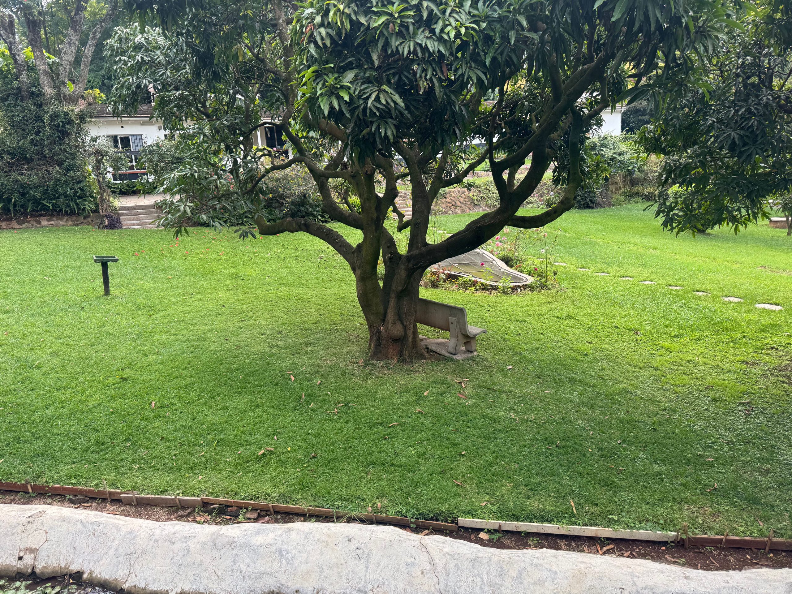 This cozy 2 bedroom furnished cottage located in Runda