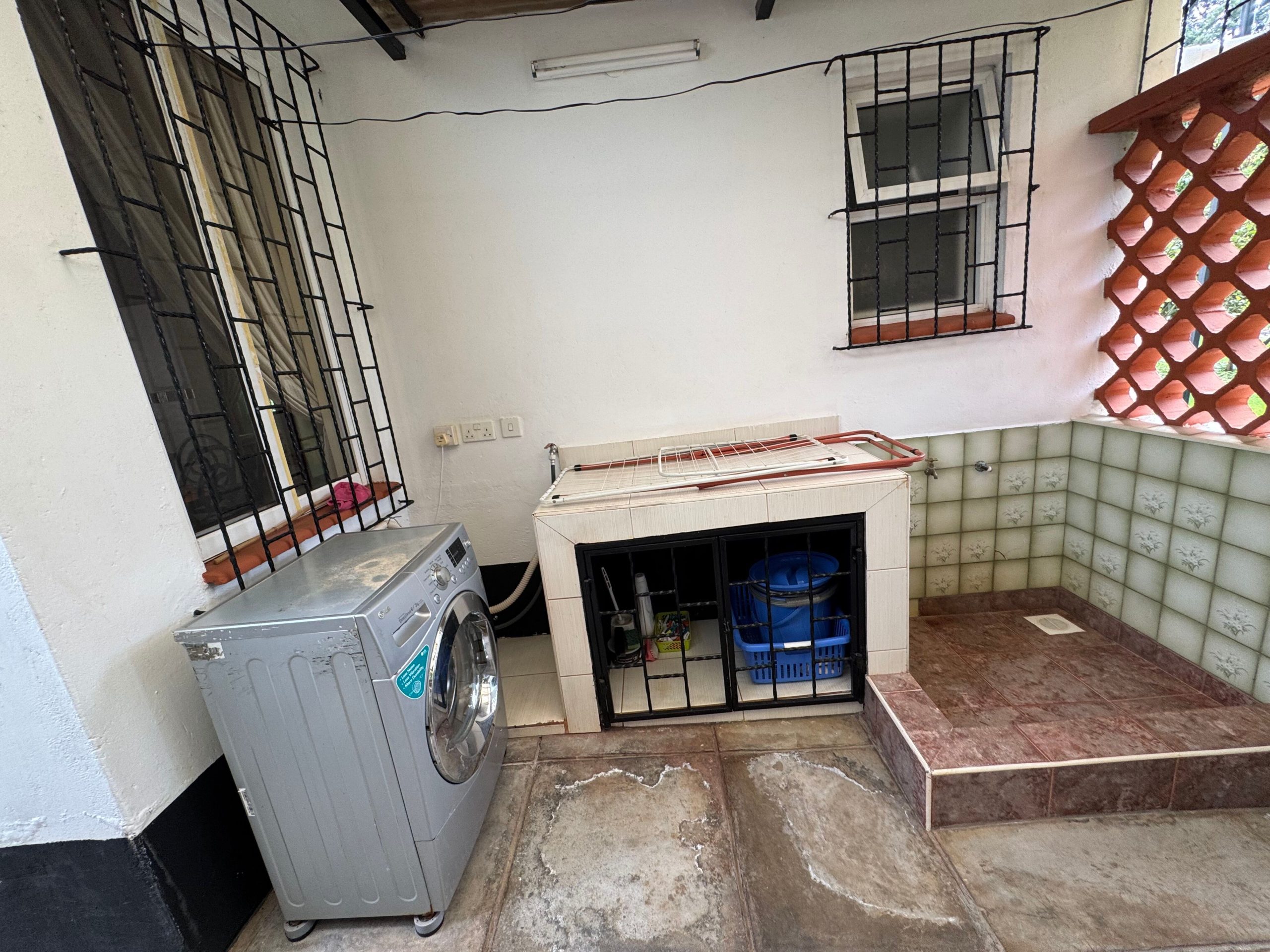 This cozy 2 bedroom furnished cottage located in Runda