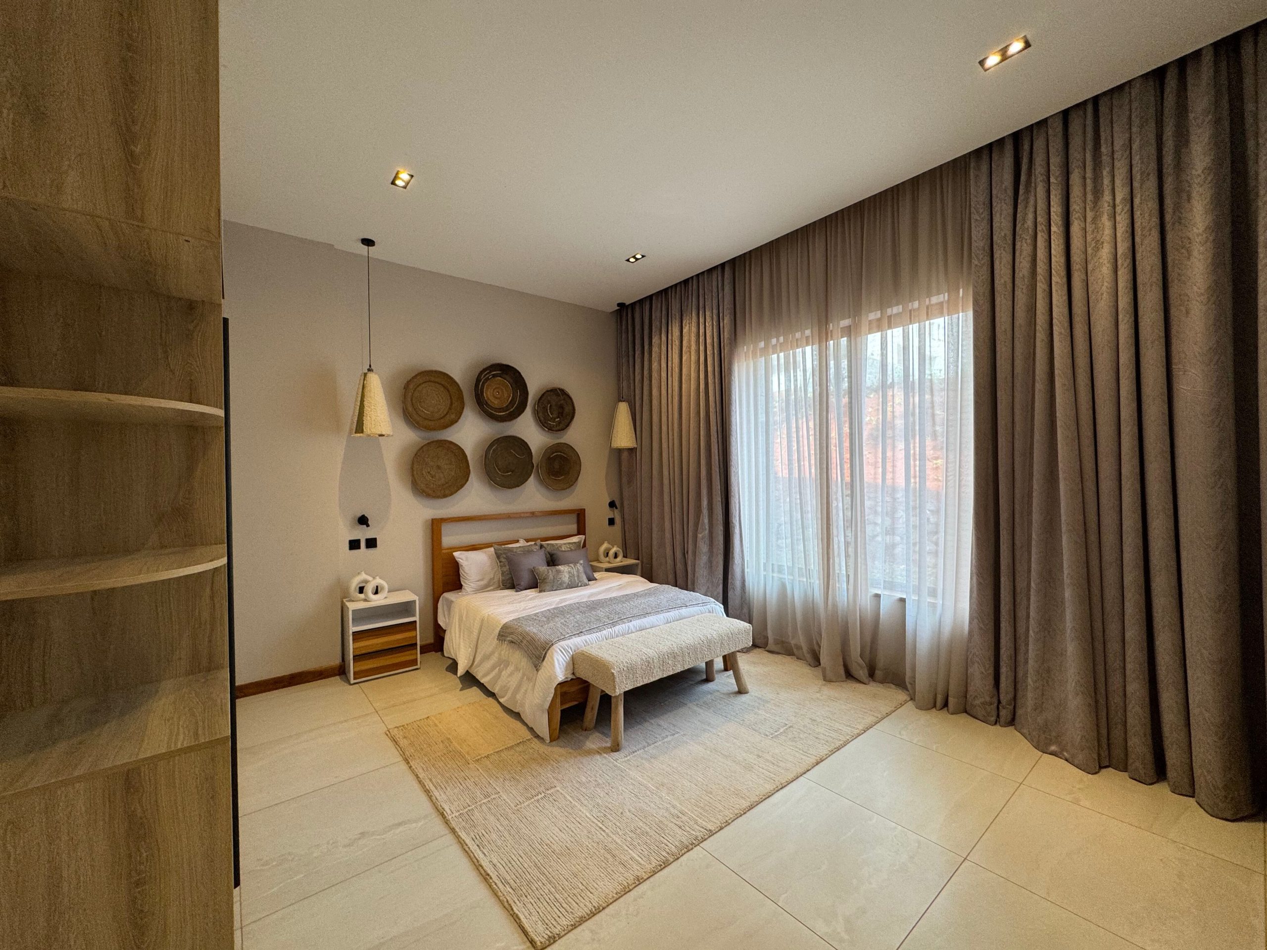 Experience comfort and convenience in this generously sized 4- bedroom apartment located in the quiet, green suburb of Loresho.