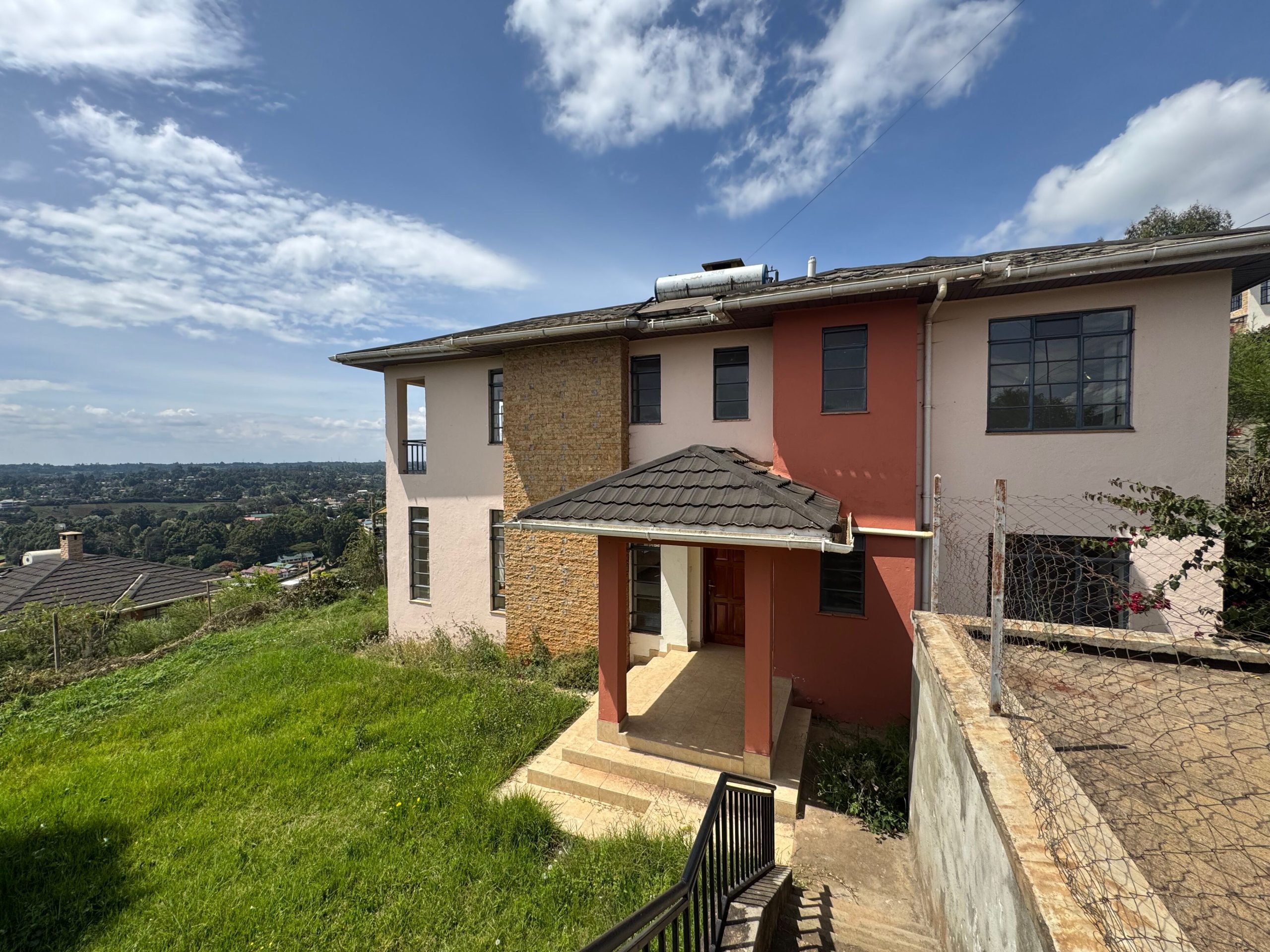 A 4 bedroom home in Sigona for sale
