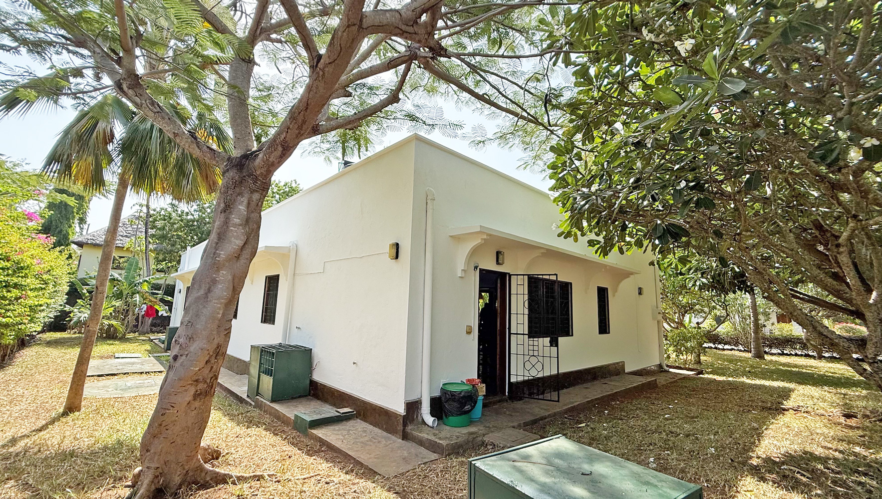 3 BEDROOM BUNGALOW CLOSE TO PRAWNS LAKE