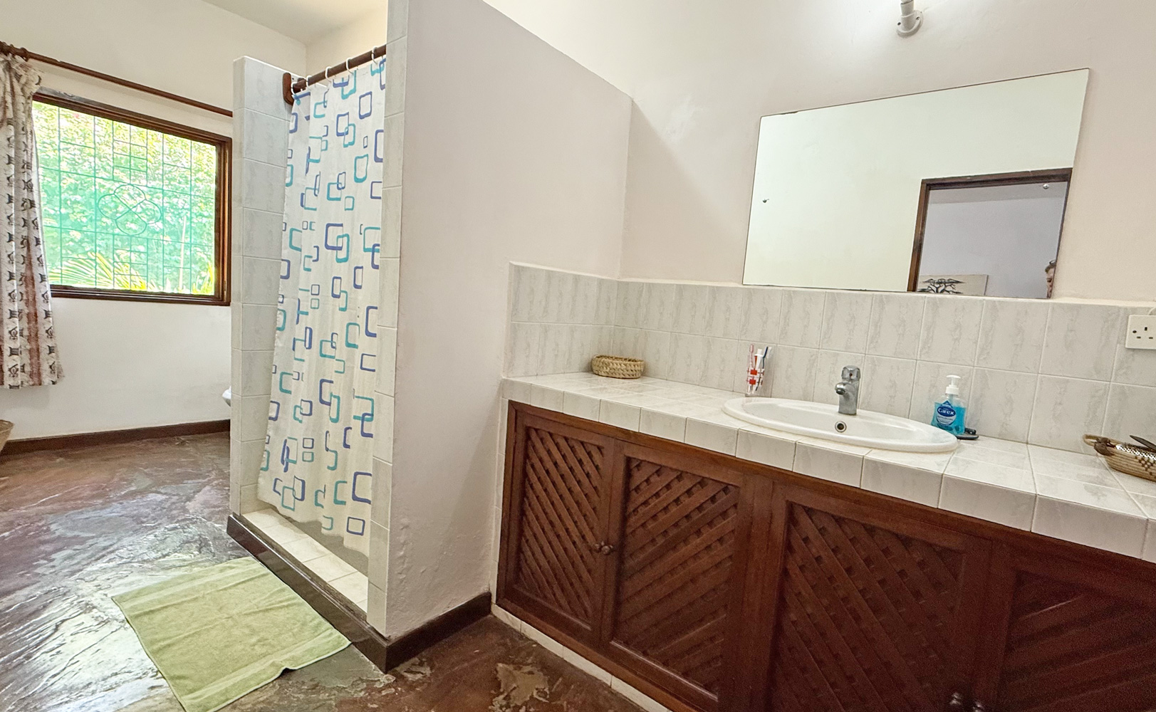 3 BEDROOM BUNGALOW CLOSE TO PRAWNS LAKE