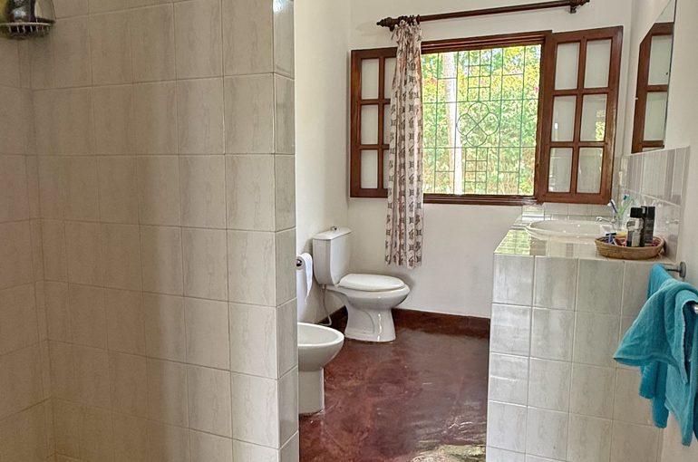 3 BEDROOM BUNGALOW CLOSE TO PRAWNS LAKE