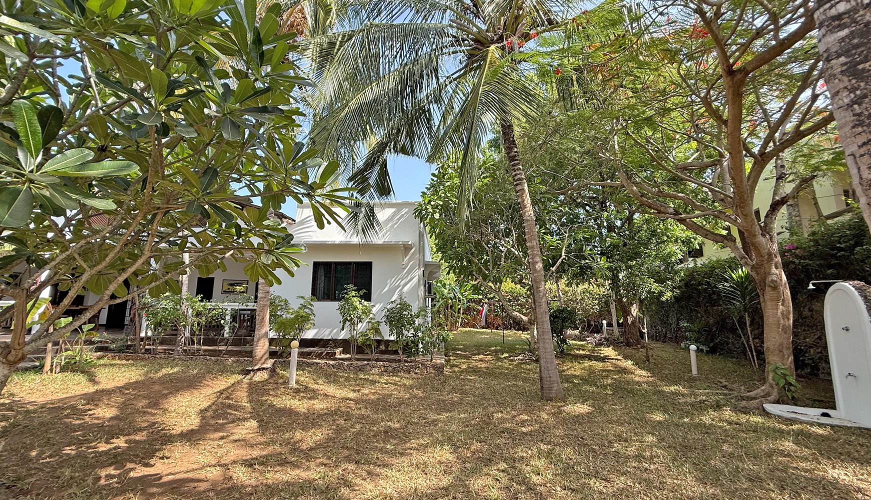 3 BEDROOM BUNGALOW CLOSE TO PRAWNS LAKE