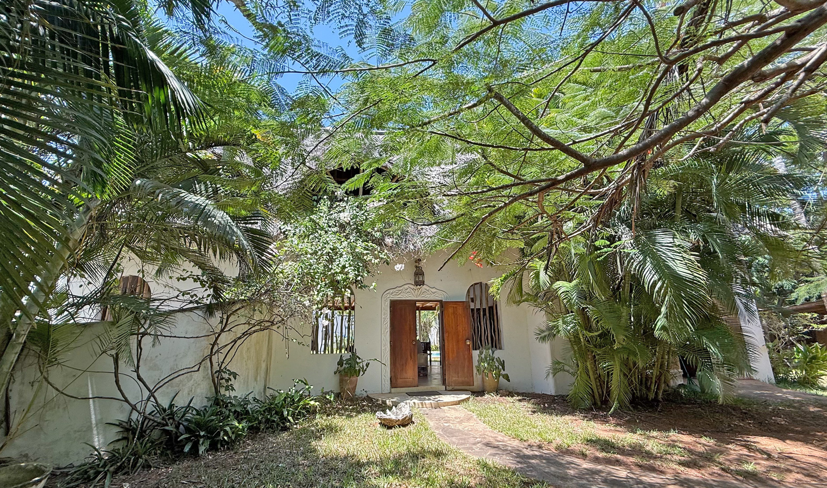 LOVELY 3 BEDROOM HOUSE WITH POOL