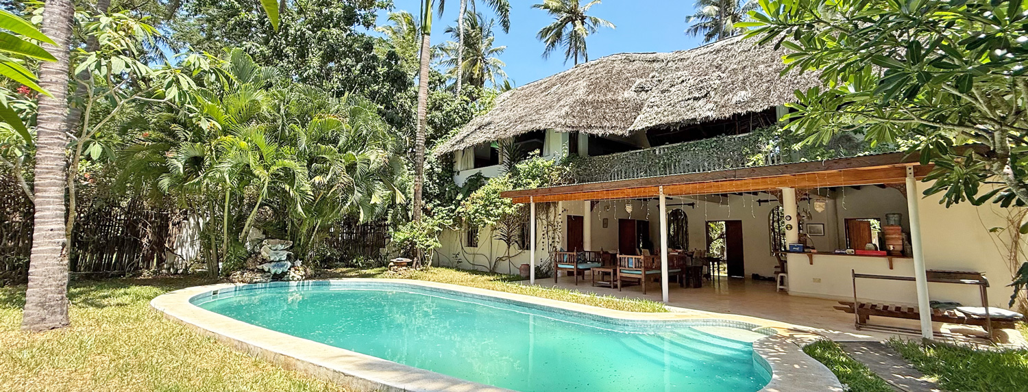 LOVELY 3 BEDROOM HOUSE WITH POOL
