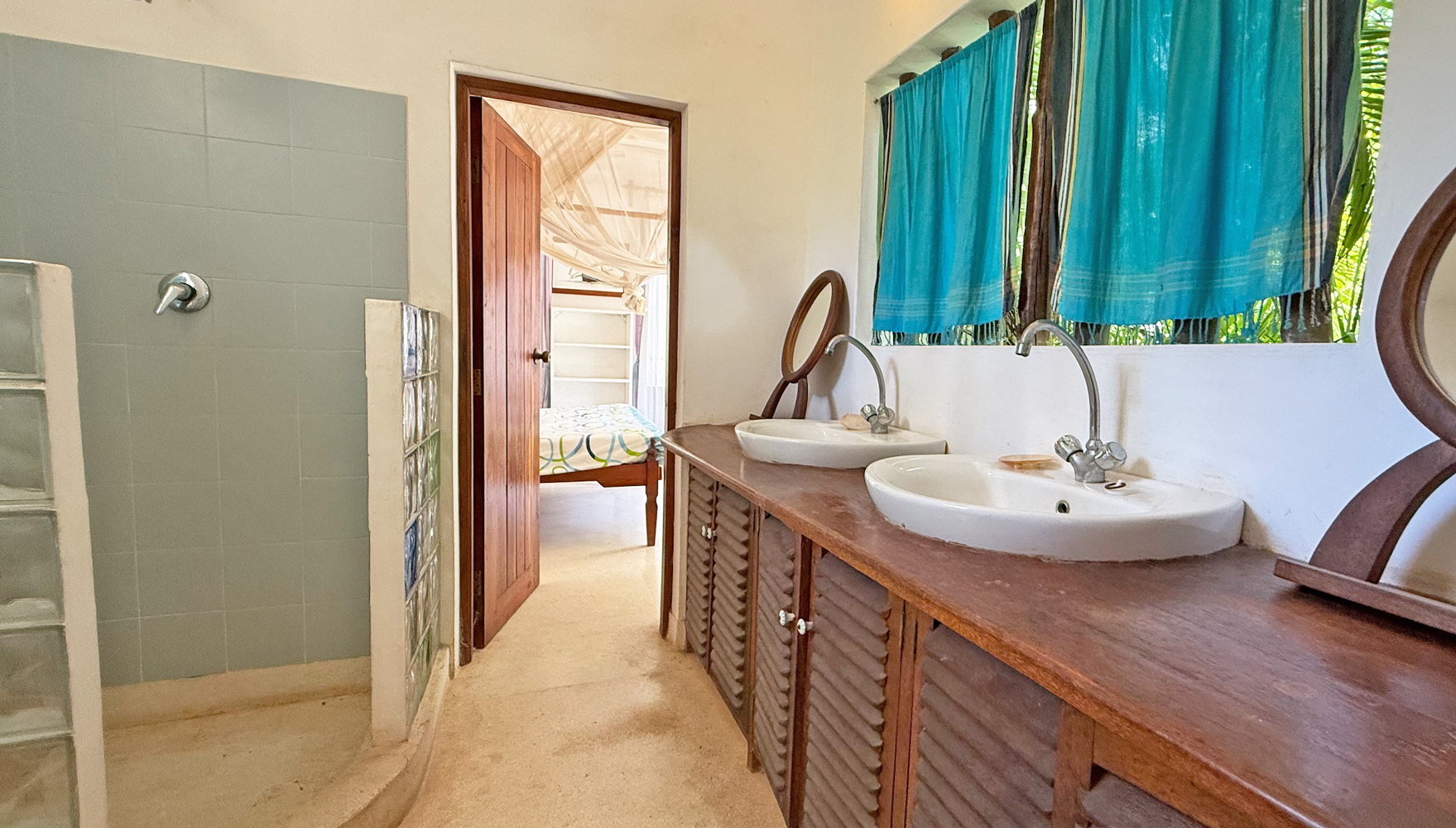 LOVELY 3 BEDROOM HOUSE WITH POOL