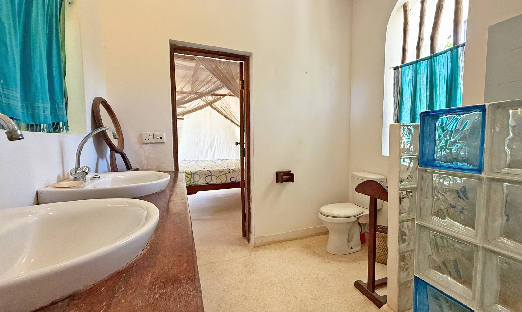 LOVELY 3 BEDROOM HOUSE WITH POOL