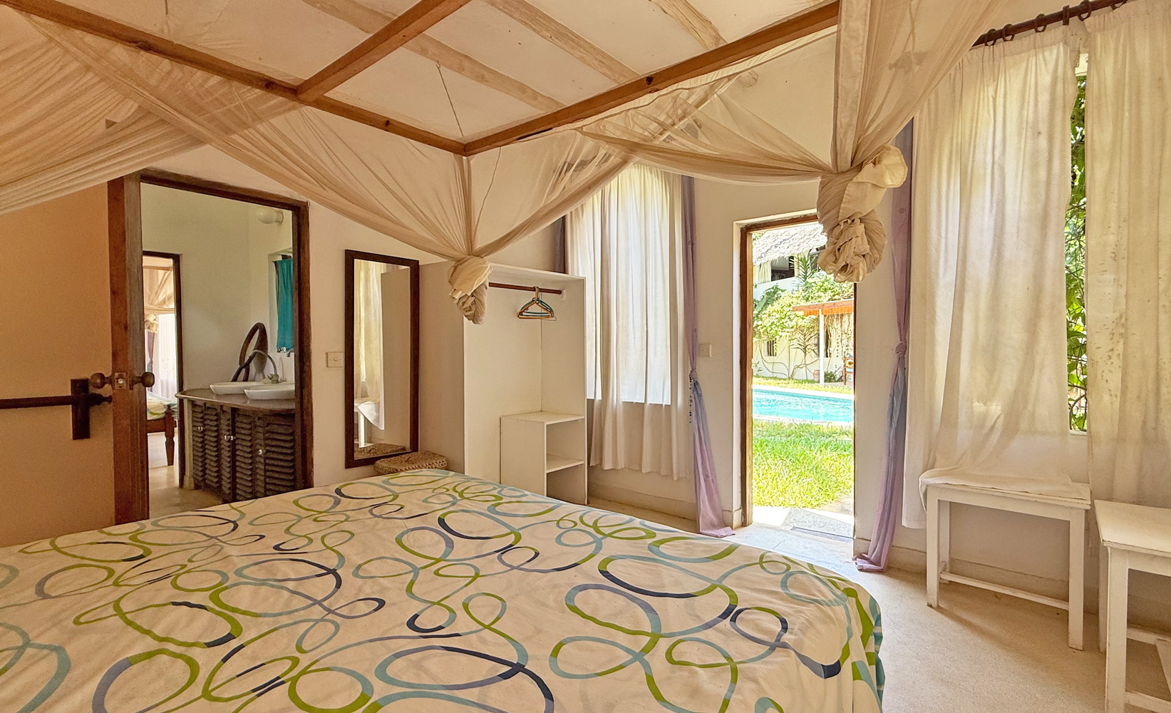 LOVELY 3 BEDROOM HOUSE WITH POOL