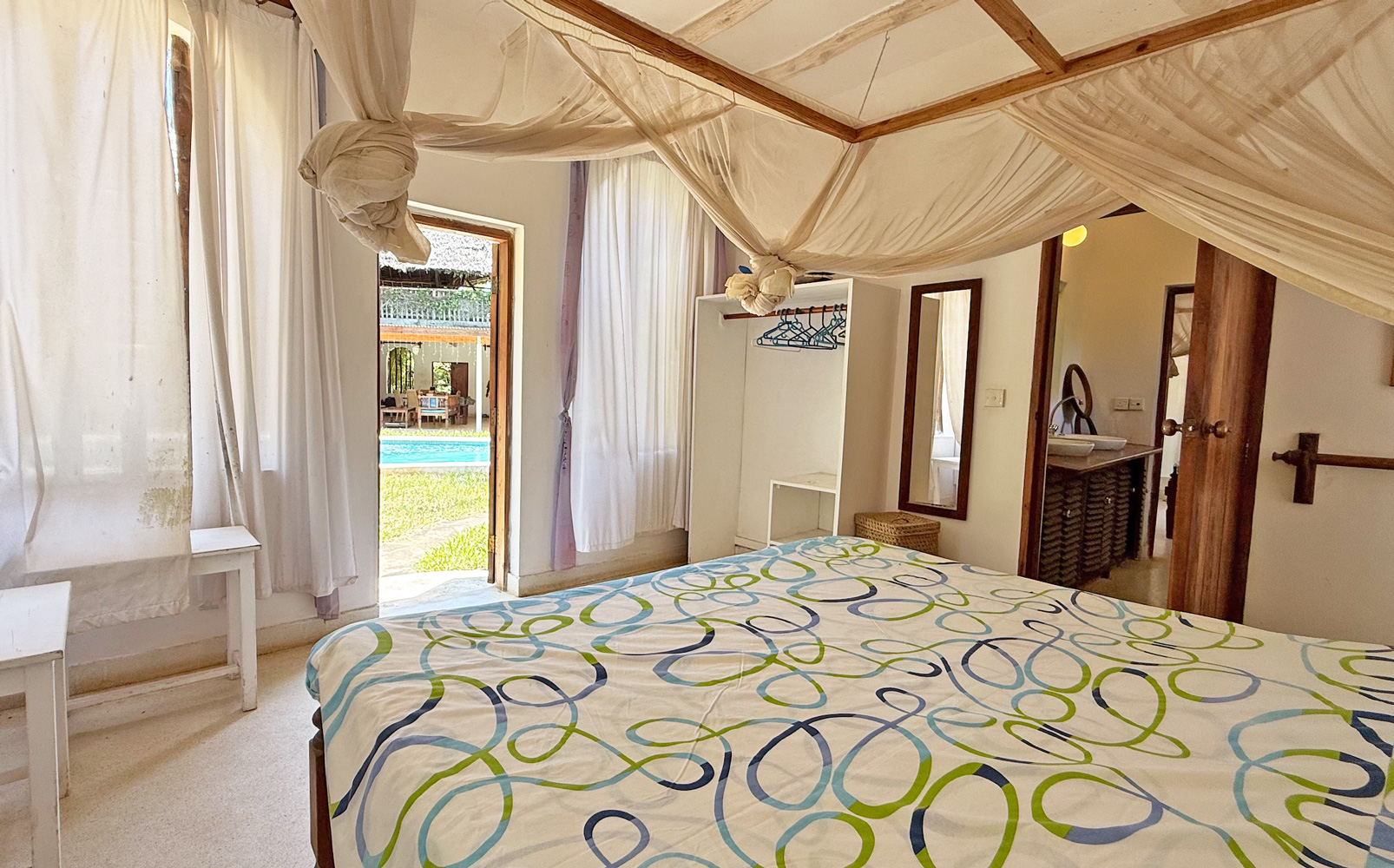 LOVELY 3 BEDROOM HOUSE WITH POOL