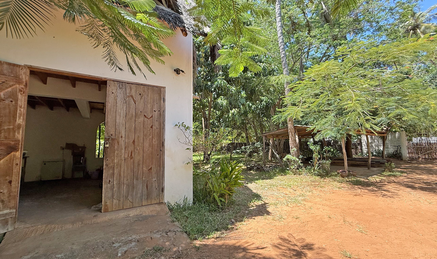 LOVELY 3 BEDROOM HOUSE WITH POOL