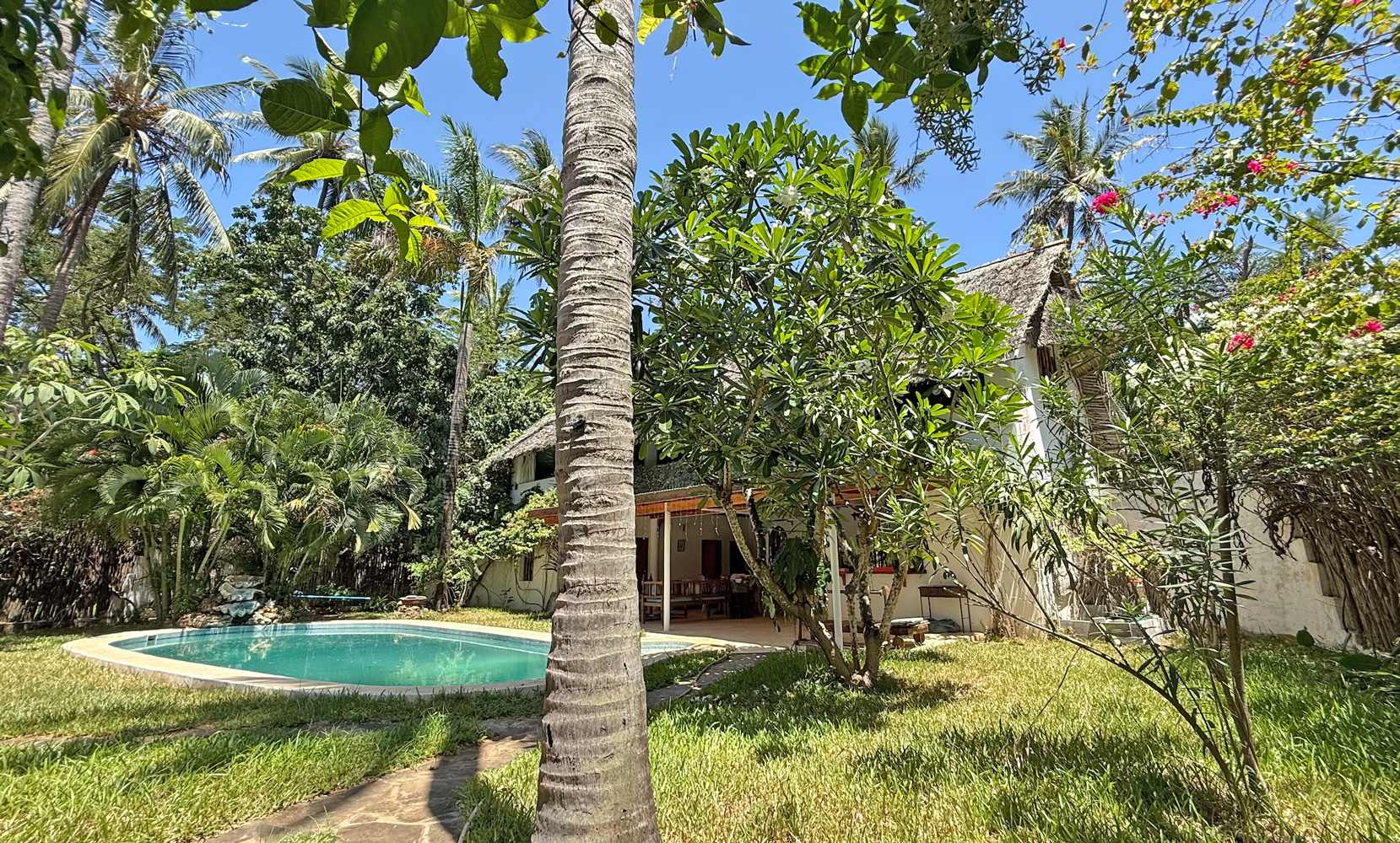 LOVELY 3 BEDROOM HOUSE WITH POOL