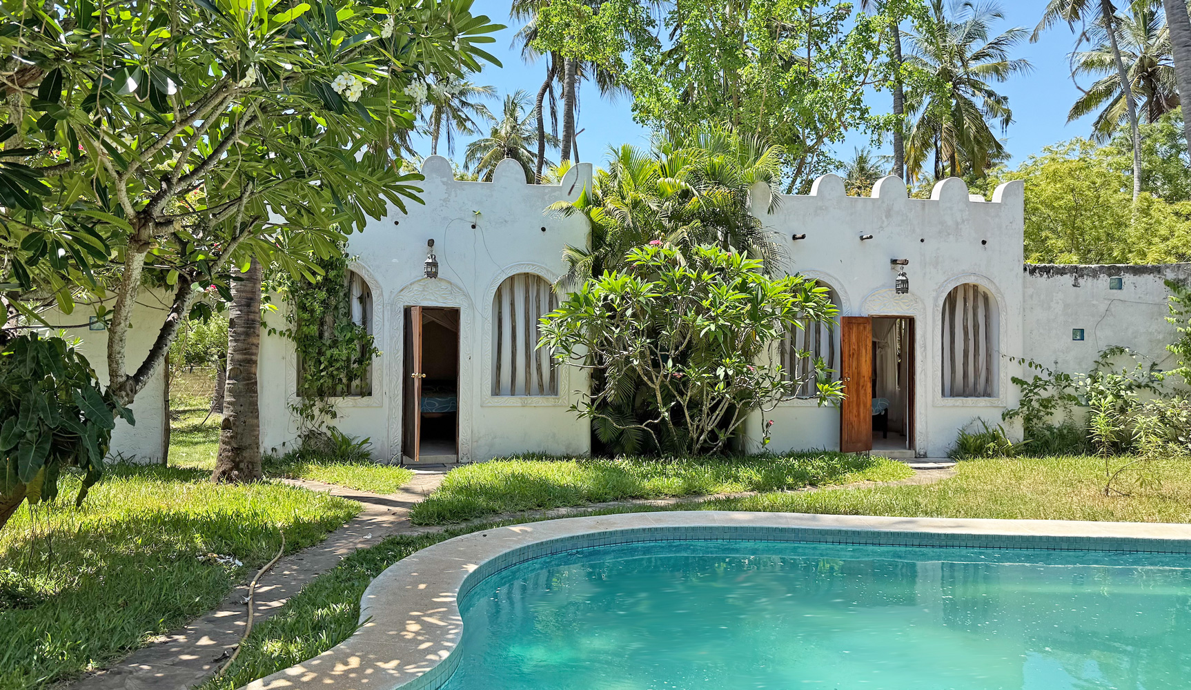 LOVELY 3 BEDROOM HOUSE WITH POOL