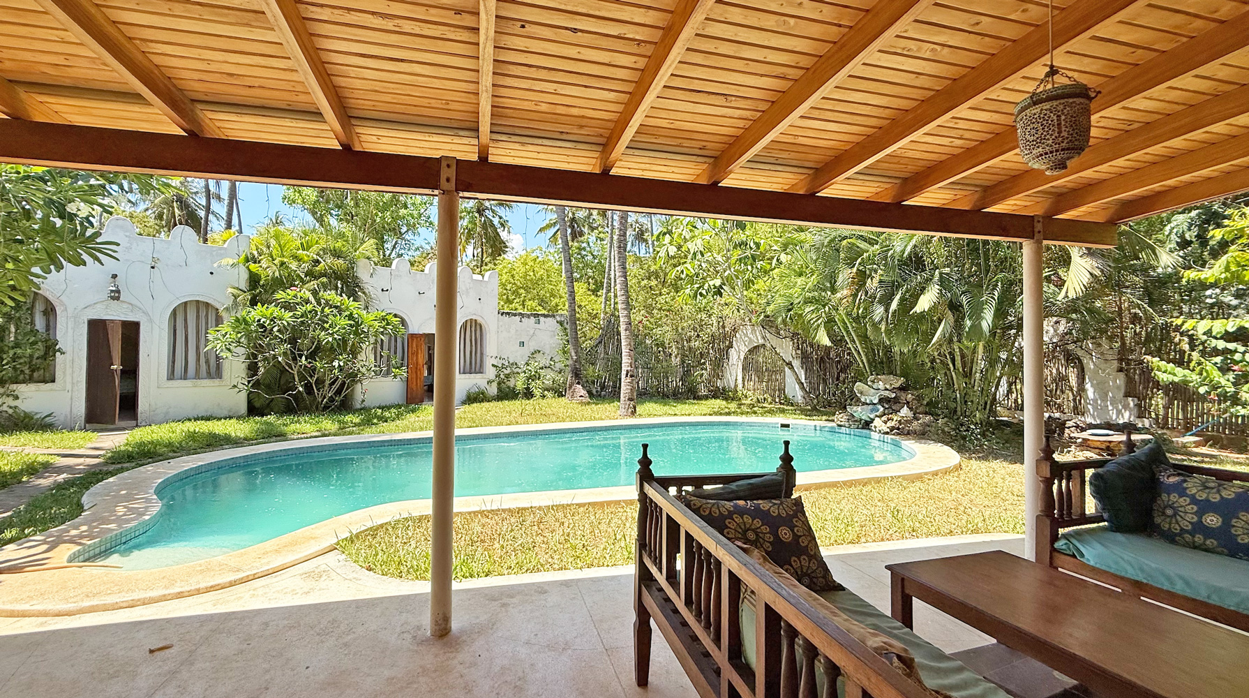 LOVELY 3 BEDROOM HOUSE WITH POOL