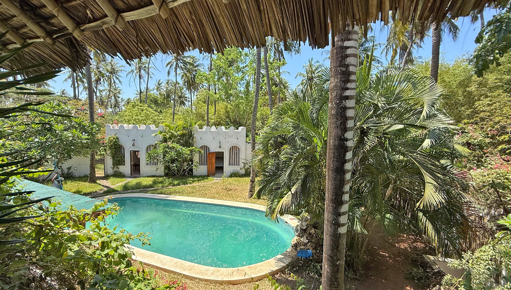 LOVELY 3 BEDROOM HOUSE WITH POOL