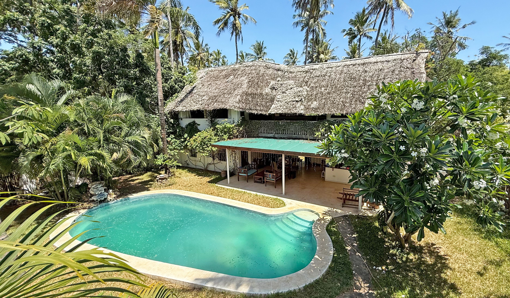 LOVELY 3 BEDROOM HOUSE WITH POOL