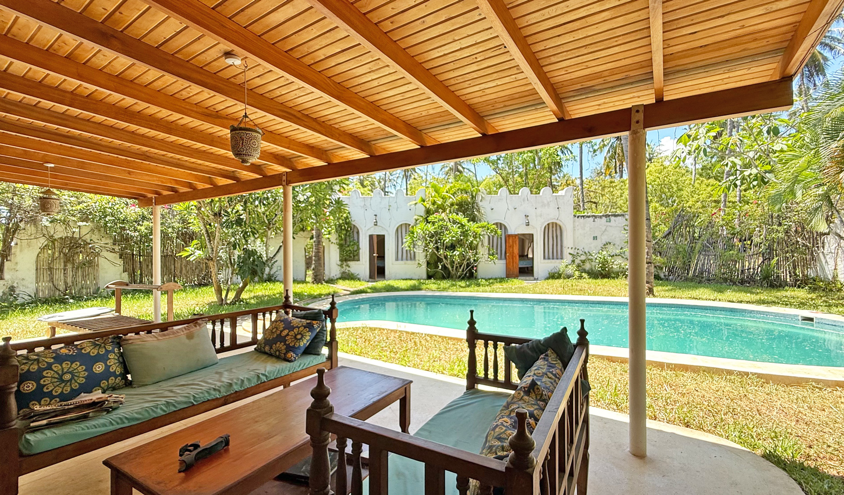 LOVELY 3 BEDROOM HOUSE WITH POOL