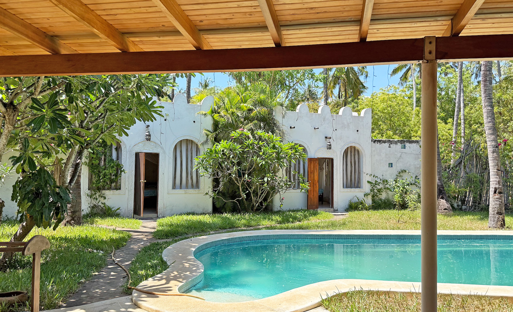LOVELY 3 BEDROOM HOUSE WITH POOL