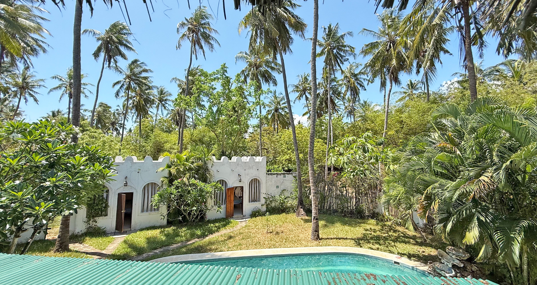 LOVELY 3 BEDROOM HOUSE WITH POOL