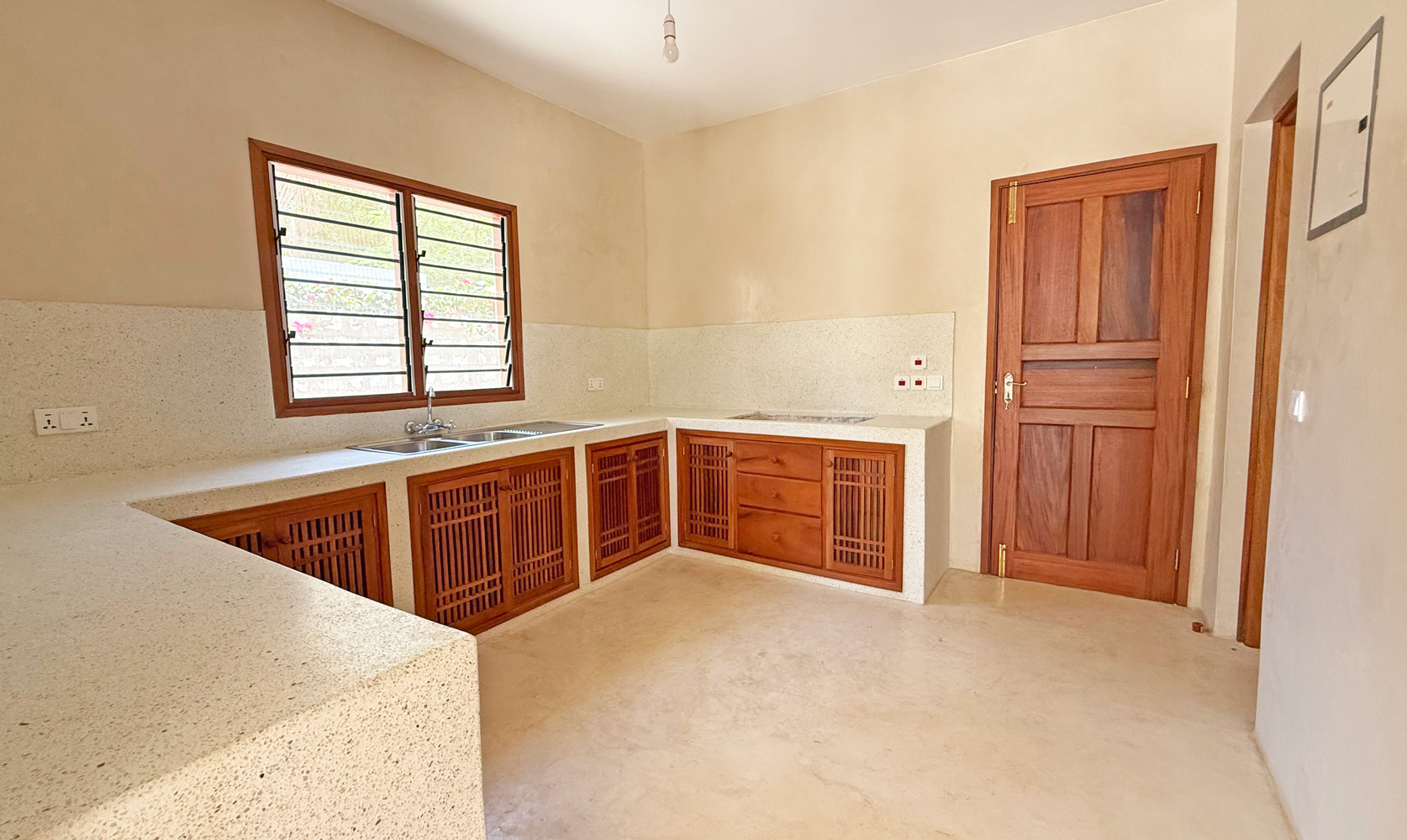 NEWLY CONSTRUCTED 3 BEDROOM VILLA