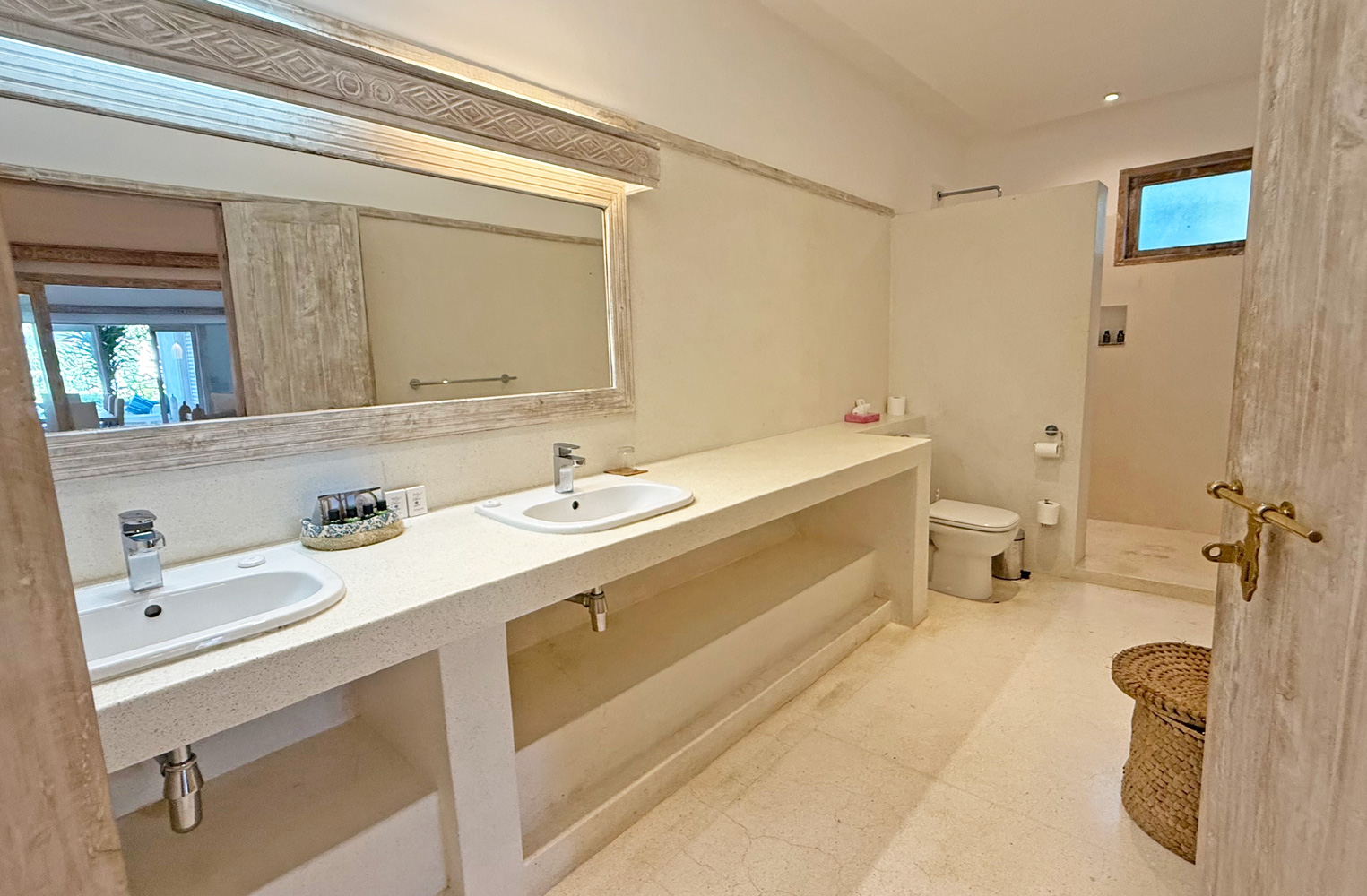 SPECTACULAR 4 BEDROOM BEACH VILLA IN MEDINA PALMS FOR SALE