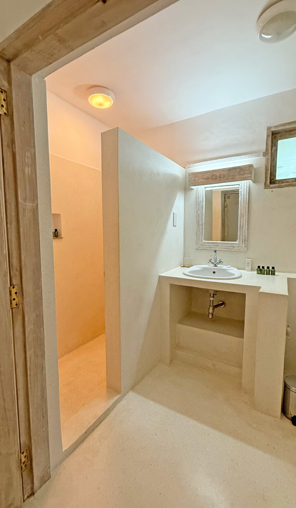 SPECTACULAR 4 BEDROOM BEACH VILLA IN MEDINA PALMS FOR SALE