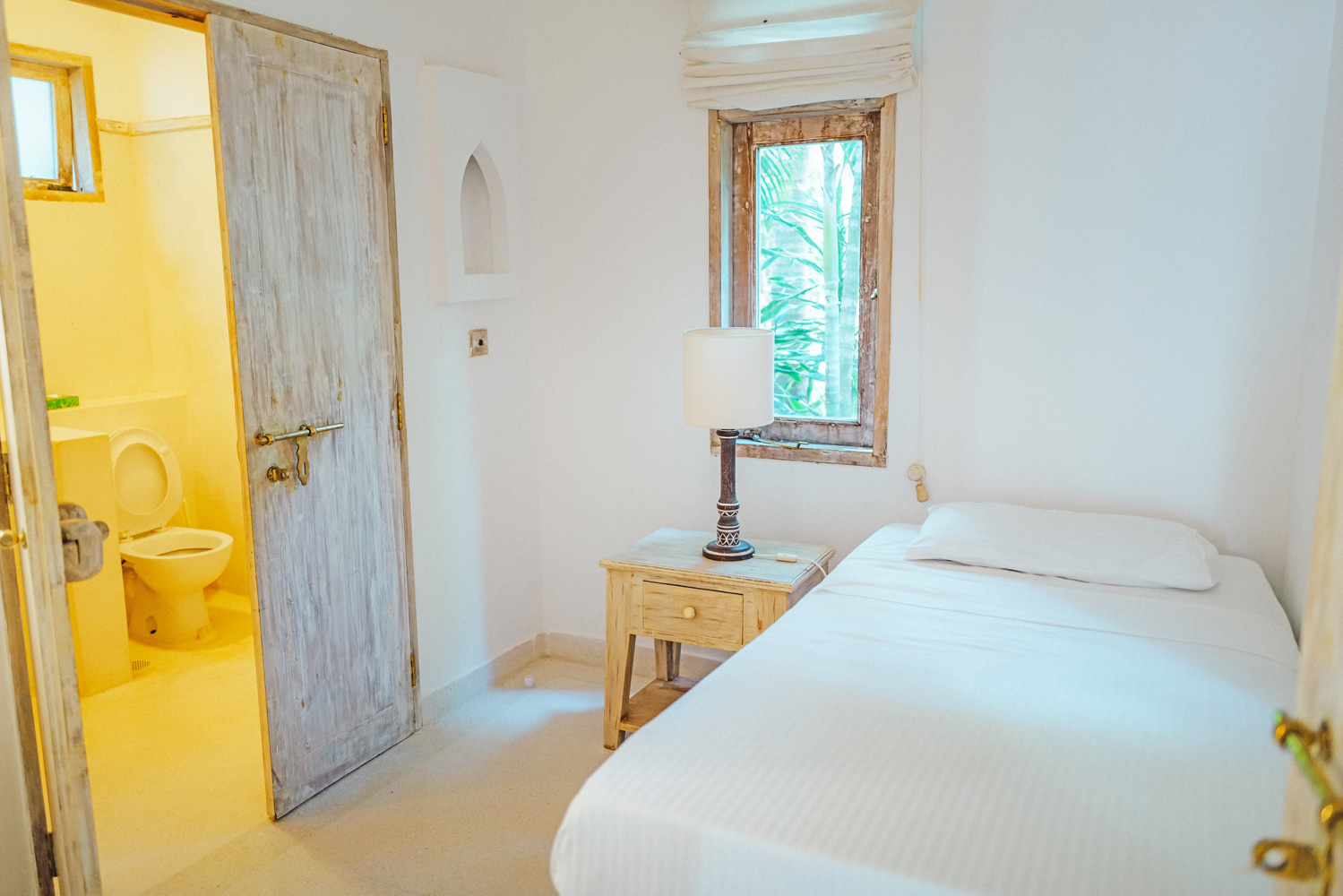 SPECTACULAR 4 BEDROOM BEACH VILLA IN MEDINA PALMS FOR SALE