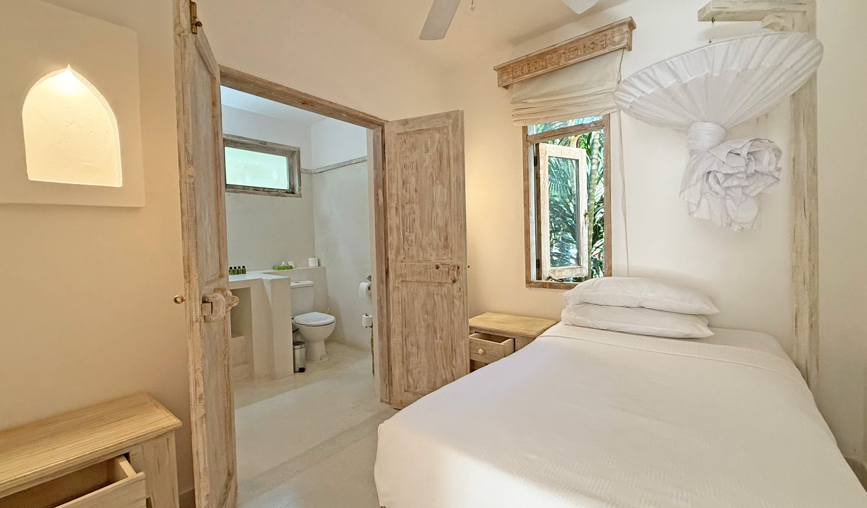SPECTACULAR 4 BEDROOM BEACH VILLA IN MEDINA PALMS FOR SALE