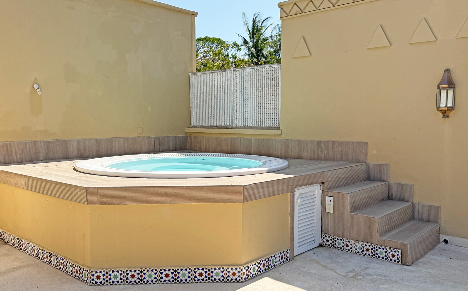 SPECTACULAR 4 BEDROOM BEACH VILLA IN MEDINA PALMS FOR SALE
