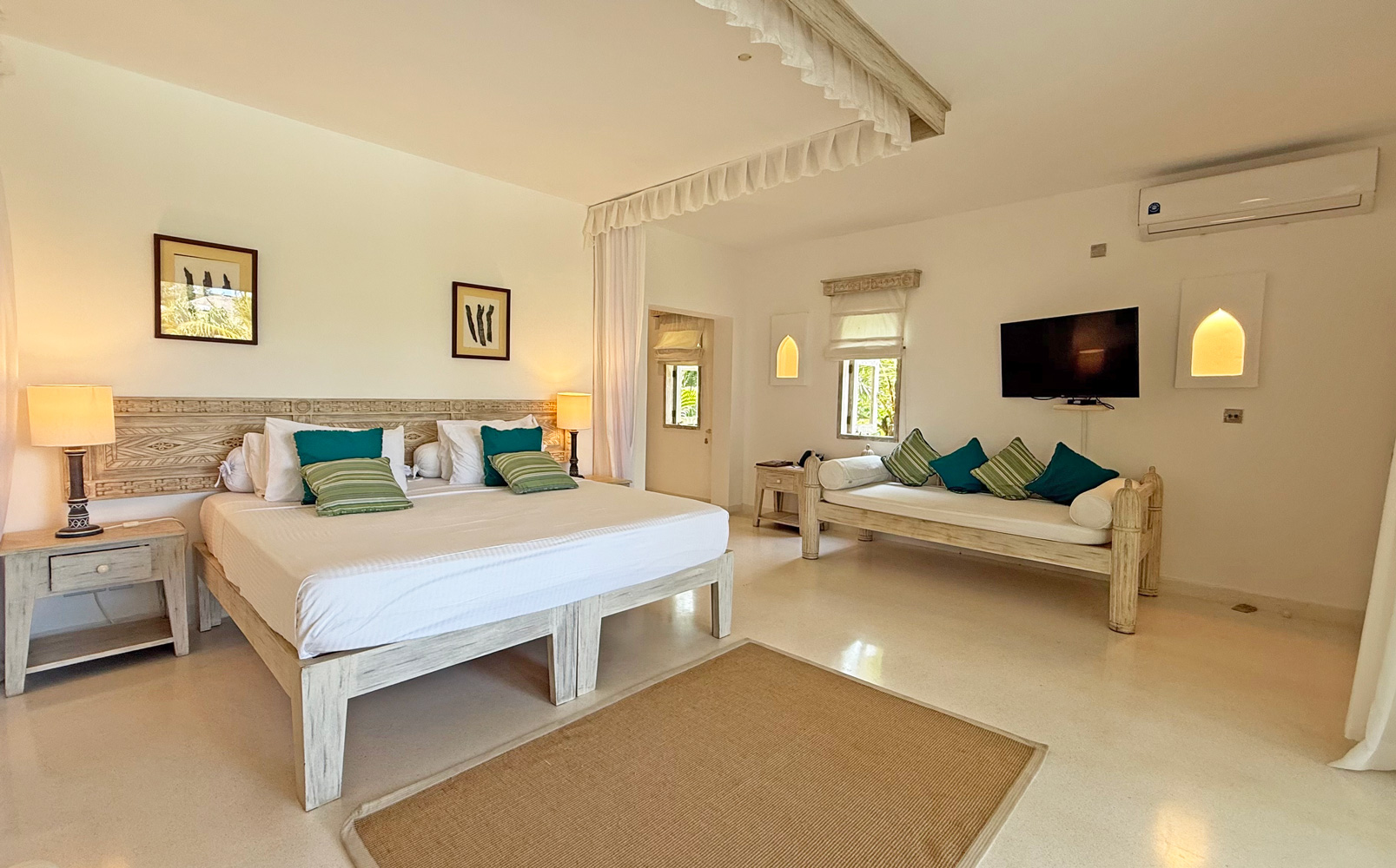 SPECTACULAR 4 BEDROOM BEACH VILLA IN MEDINA PALMS FOR SALE