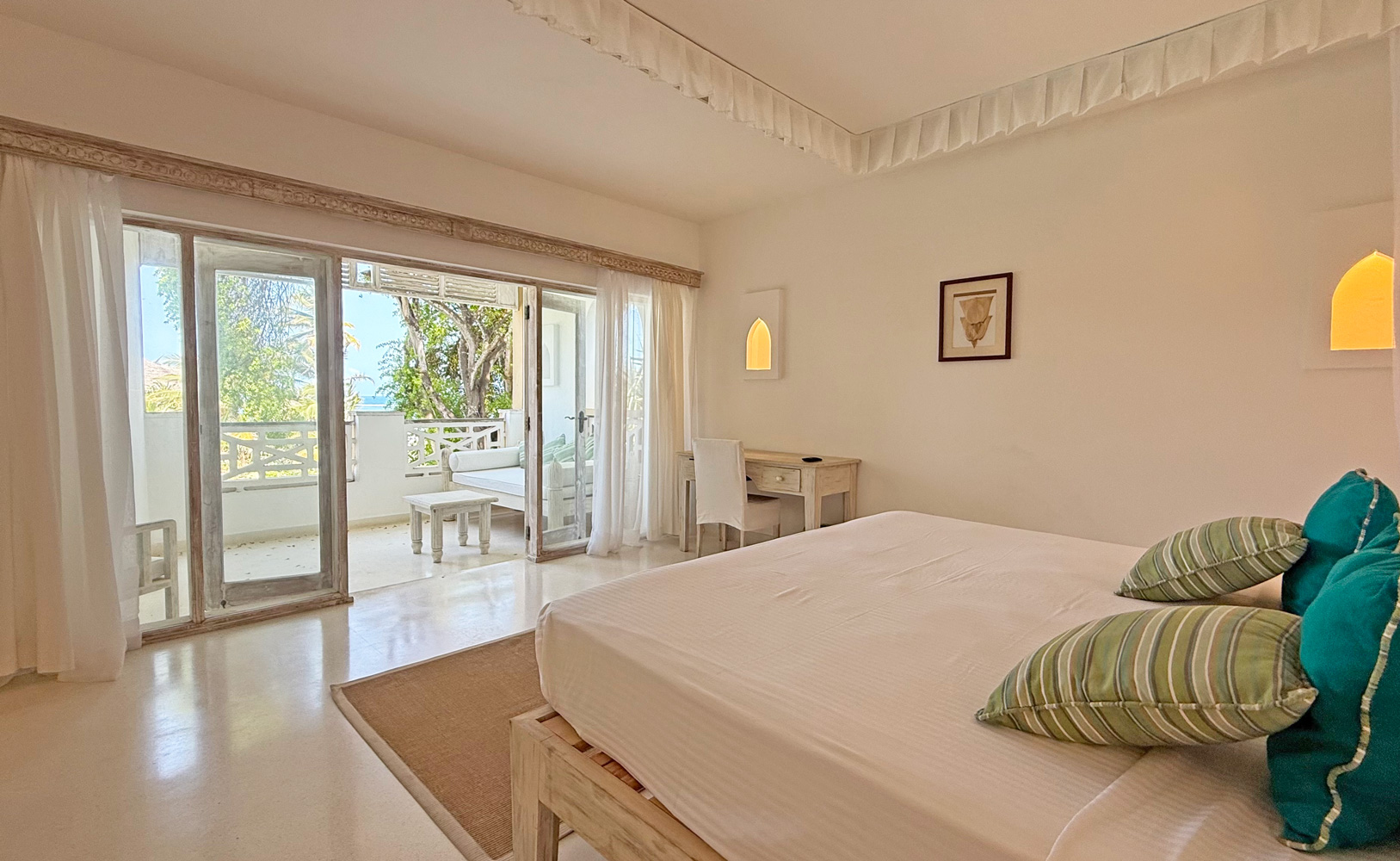 SPECTACULAR 4 BEDROOM BEACH VILLA IN MEDINA PALMS FOR SALE
