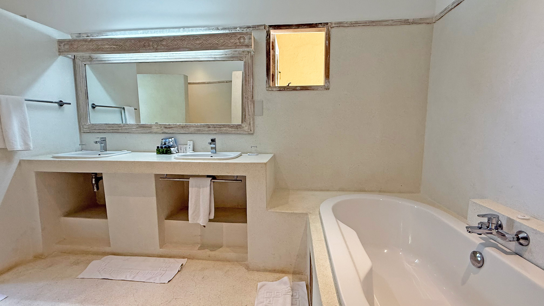 SPECTACULAR 4 BEDROOM BEACH VILLA IN MEDINA PALMS FOR SALE