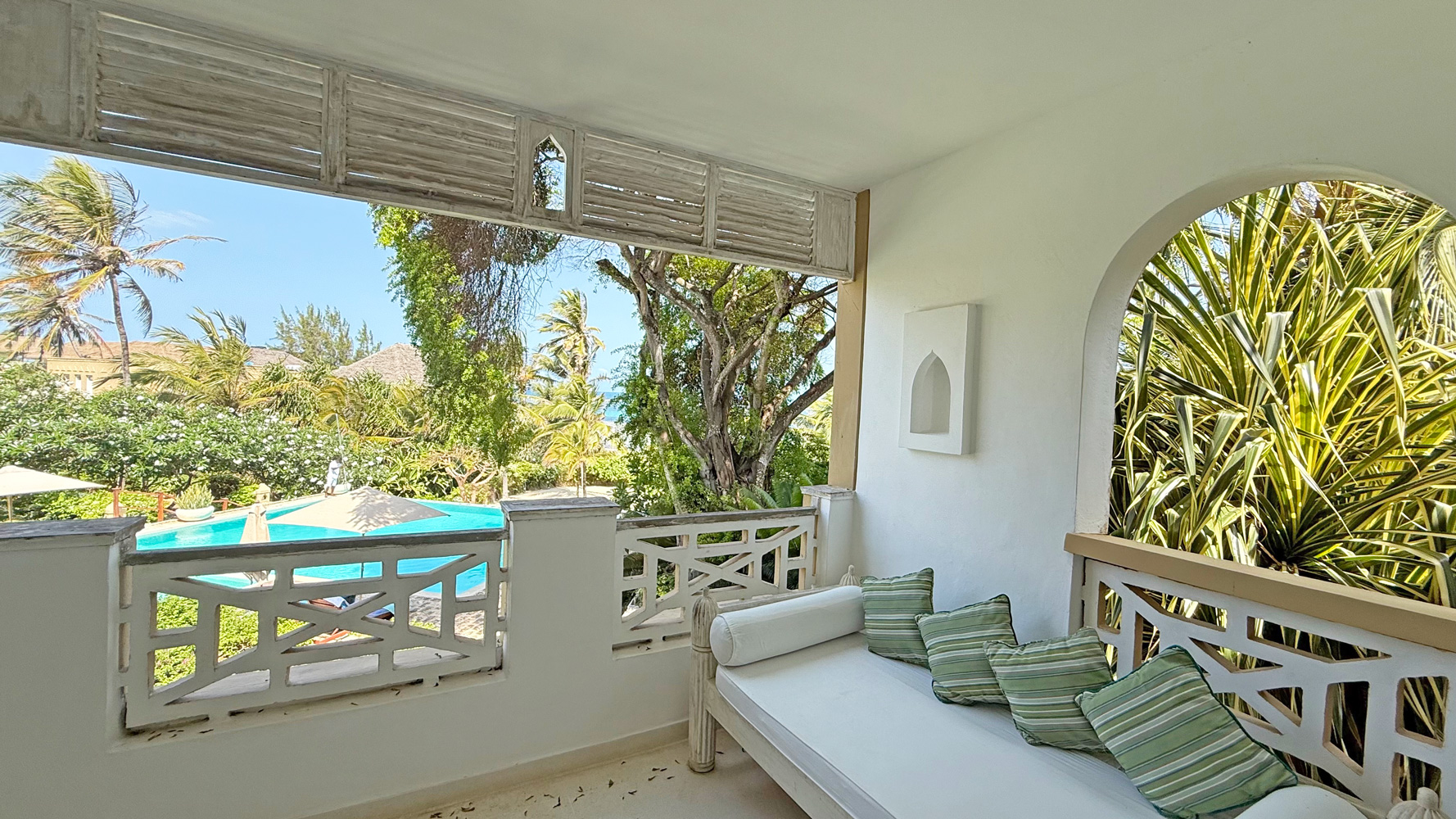 SPECTACULAR 4 BEDROOM BEACH VILLA IN MEDINA PALMS FOR SALE