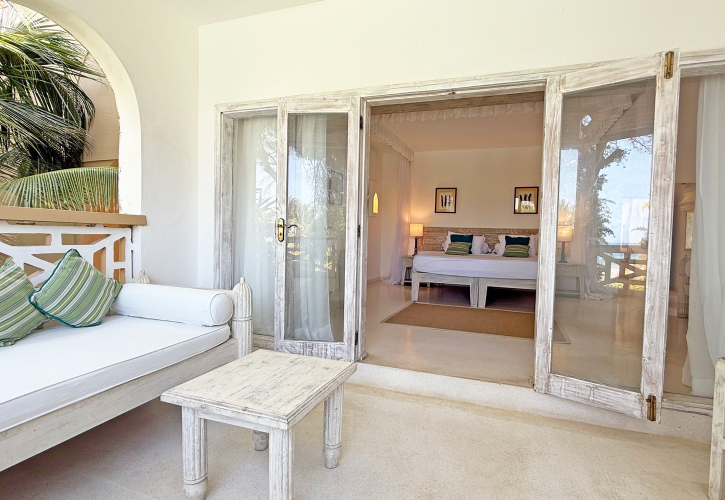 SPECTACULAR 4 BEDROOM BEACH VILLA IN MEDINA PALMS FOR SALE