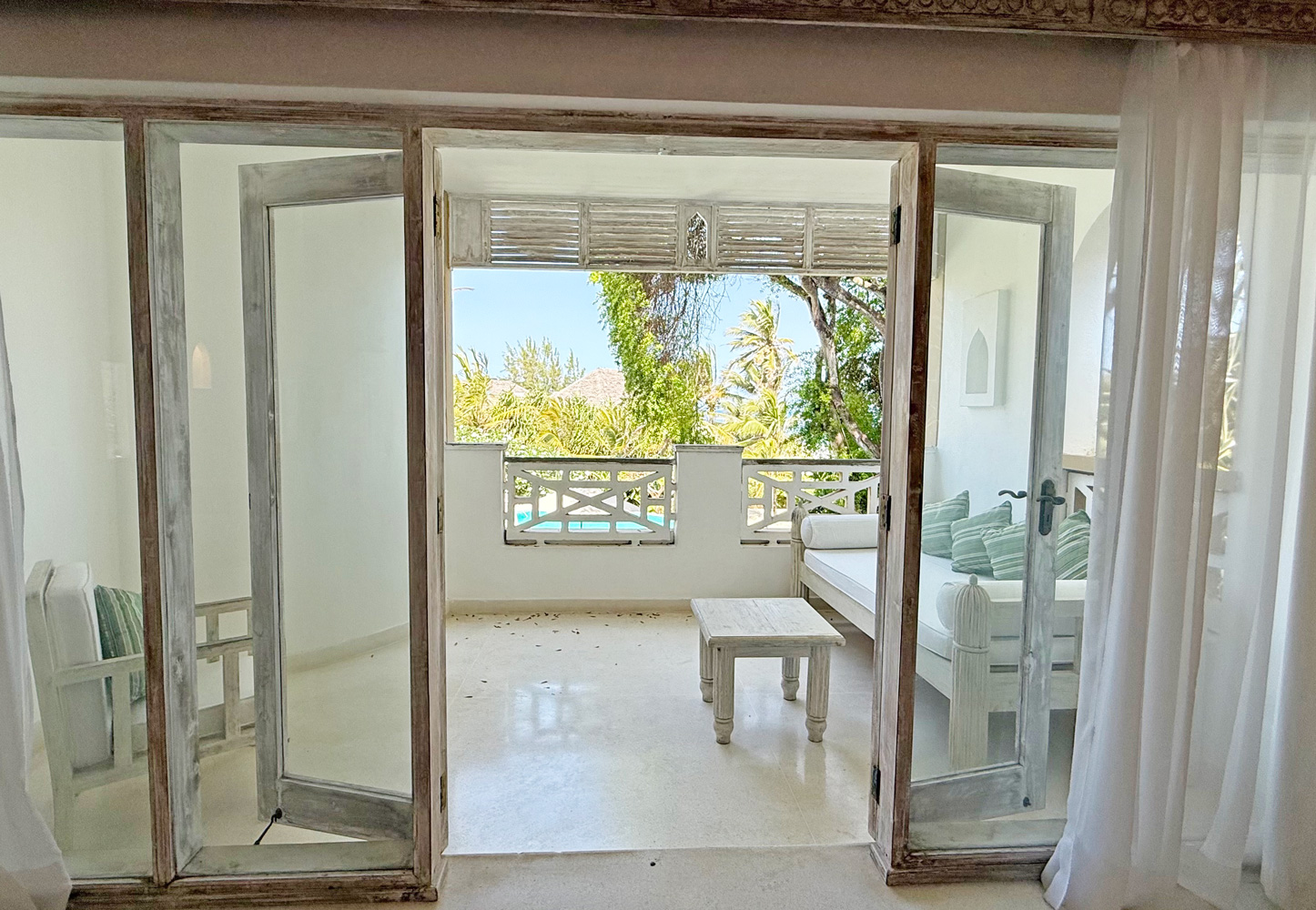 SPECTACULAR 4 BEDROOM BEACH VILLA IN MEDINA PALMS FOR SALE