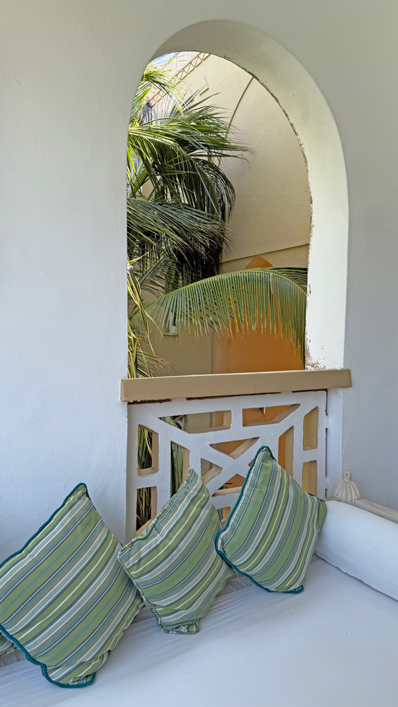 SPECTACULAR 4 BEDROOM BEACH VILLA IN MEDINA PALMS FOR SALE