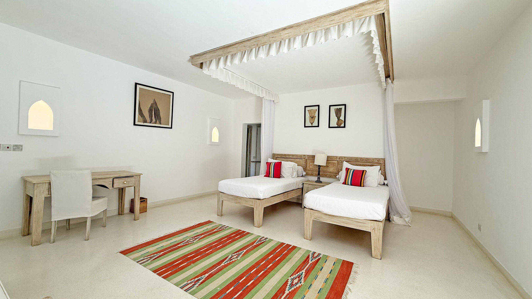 SPECTACULAR 4 BEDROOM BEACH VILLA IN MEDINA PALMS FOR SALE