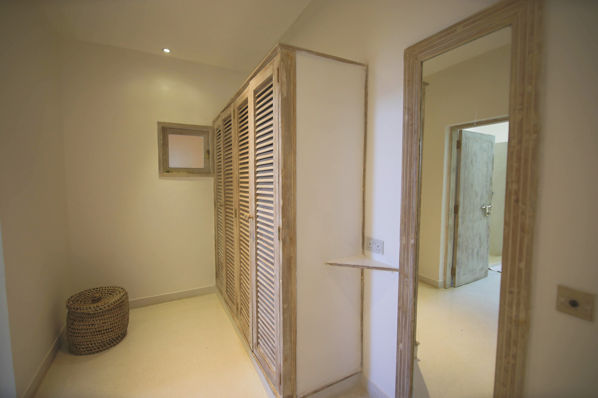 SPECTACULAR 4 BEDROOM BEACH VILLA IN MEDINA PALMS FOR SALE