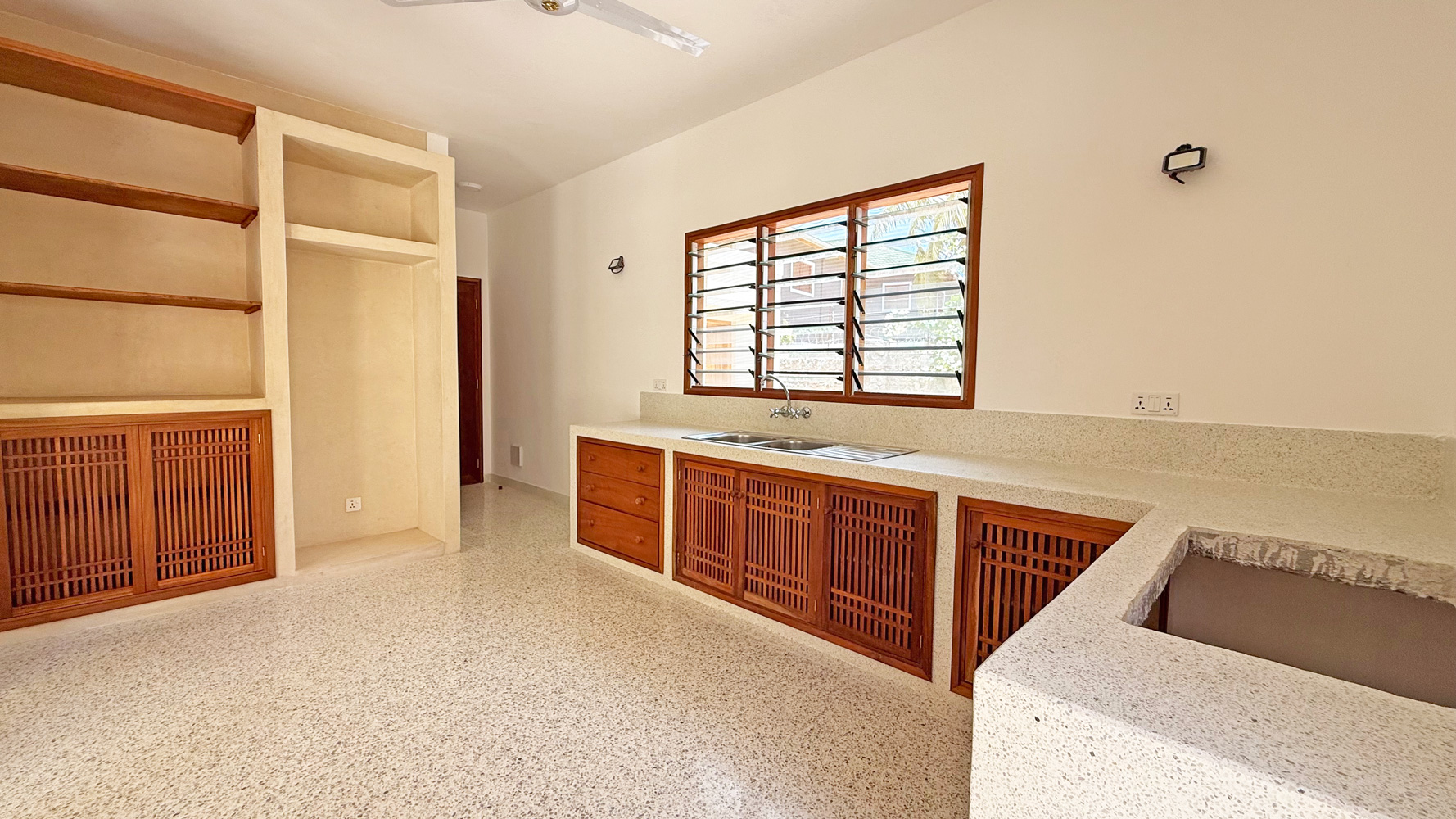 LOVELY NEW BUILD 3 BEDROOM VILLA