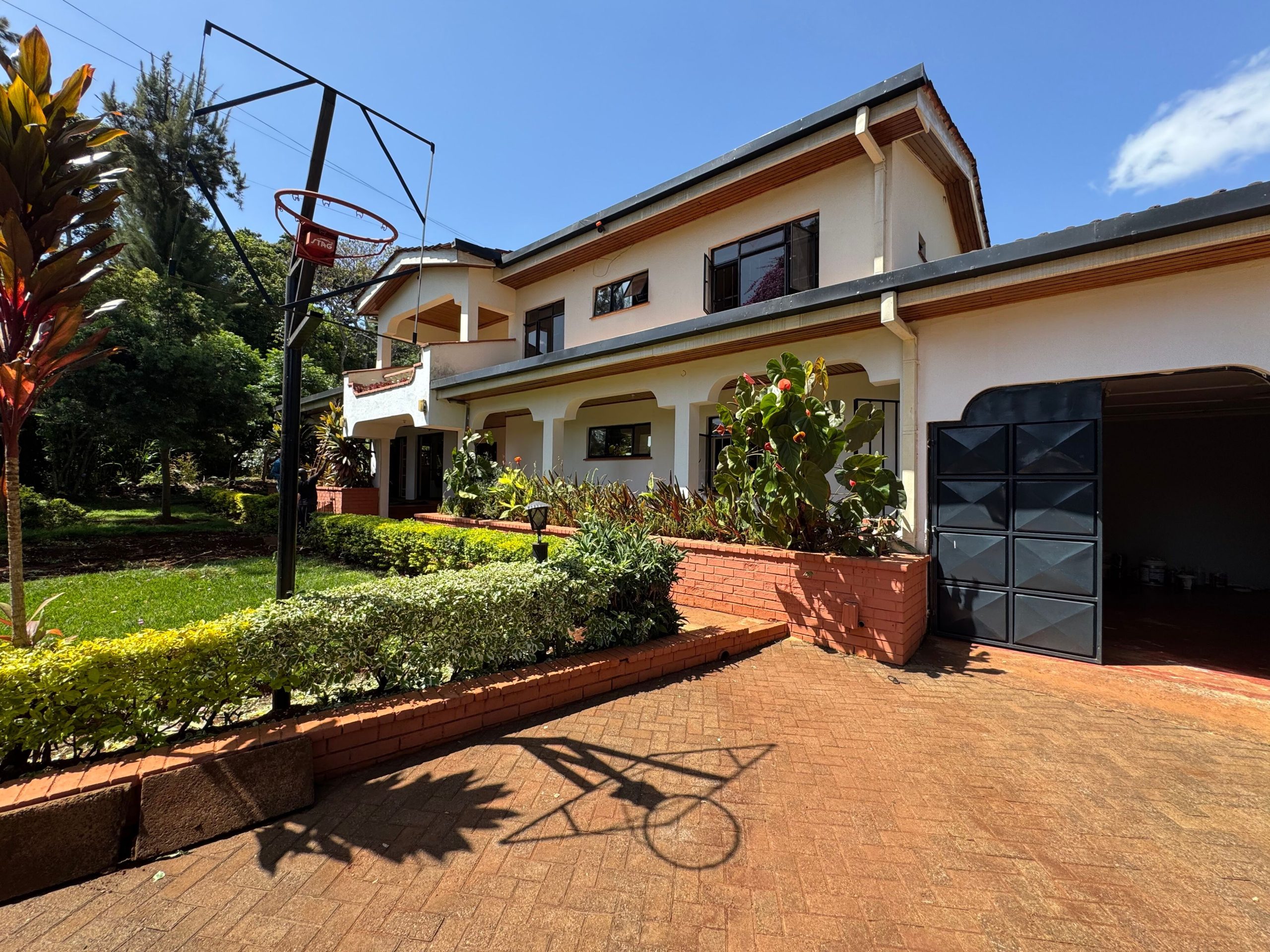 Elegant Family Home, Nyari