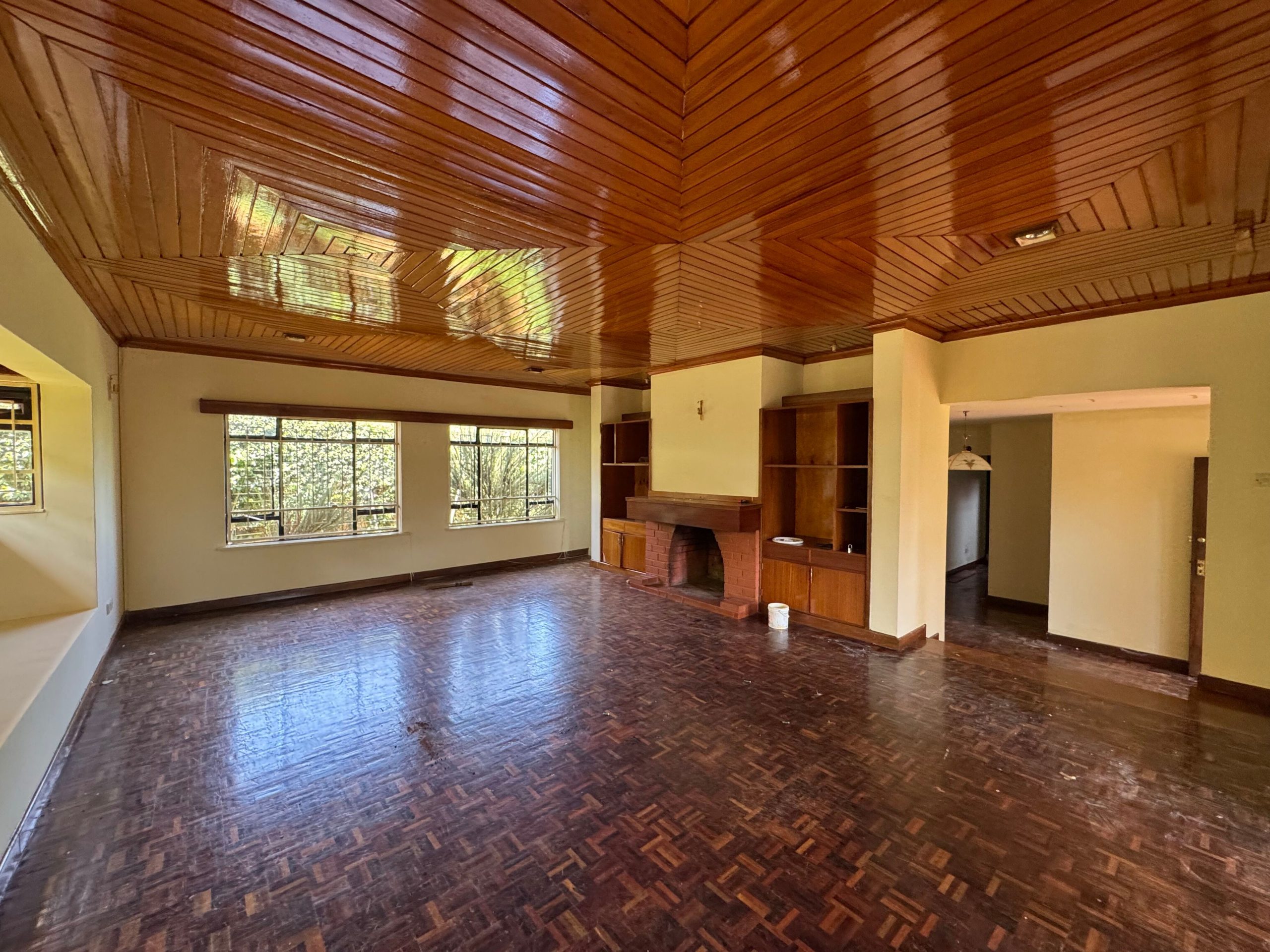 Elegant and Spacious Family Home for sale in Nyari.