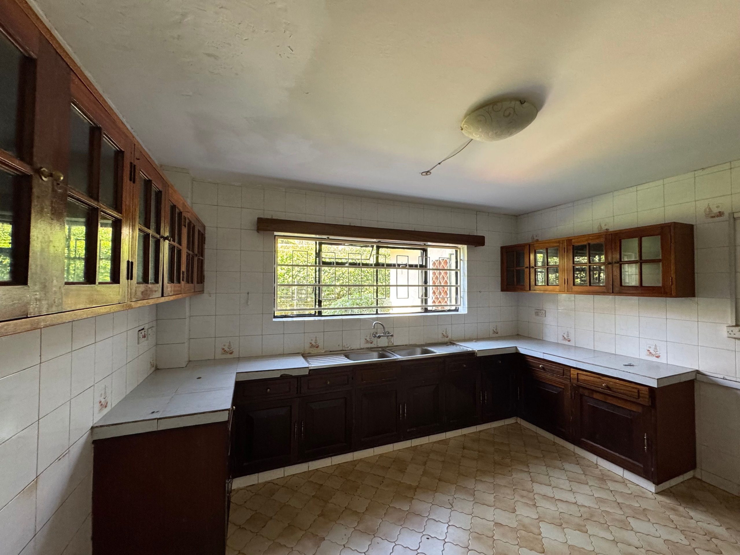 Elegant and Spacious Family Home for sale in Nyari.